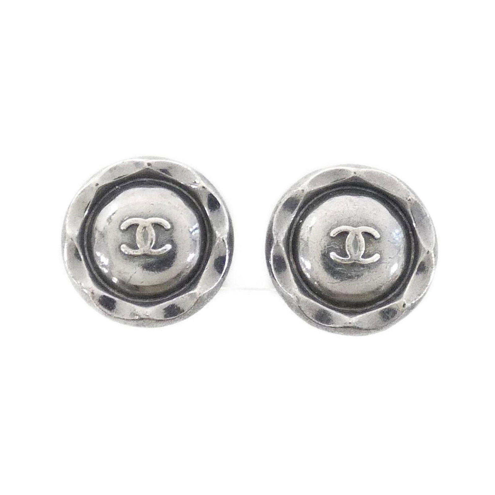 Earrings Chanel Clip: Earrings Chanel Clip This listing features Earrings Chanel Clip. Item specifics are provided below. Item Specifics: Brand: Chanel Type: Clip Earrings Gender: Women,Men Color: Silver Size (Hxwxd): 22.0