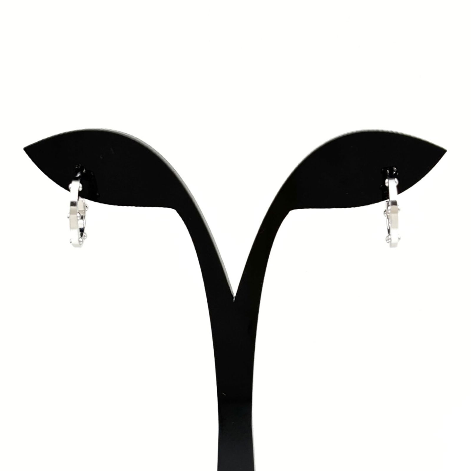 Gold Hermes Stud Earrings White: Gold Hermes Stud Earrings White This listing features Gold Hermes Stud Earrings White. Item specifics are provided below. Item Specifics: Brand: Hermes Type: Stud Earrings Gender: Women Material: Whit