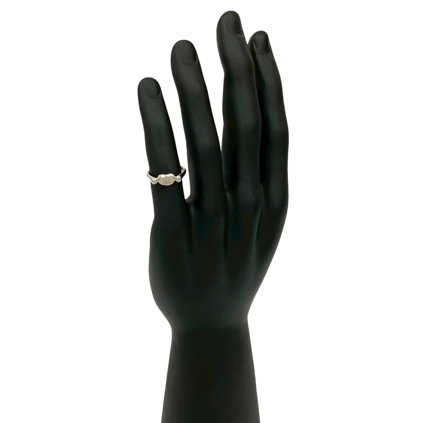 925 Tiffany Band Ring Silver: 925 Tiffany Band Ring Silver This listing features 925 Tiffany Band Ring Silver. Item specifics are provided below. Item Specifics: Brand: Tiffany Type: Band Ring Gender: Women Color: Silver Material: