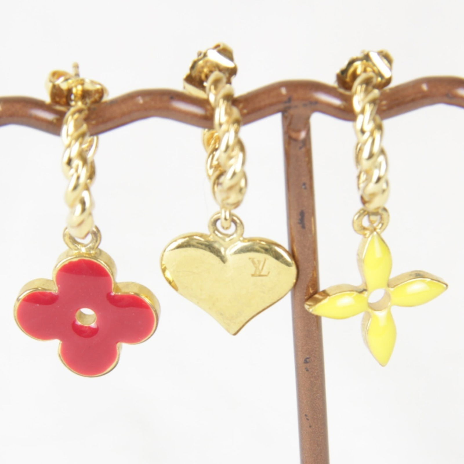 Earrings Louis Vuitton Drop: Earrings Louis Vuitton Drop This listing features Earrings Louis Vuitton Drop. Item specifics are provided below. Item Specifics: Brand: Louis Vuitton Type: Drop Earrings Gender: Women Color: Gold Siz