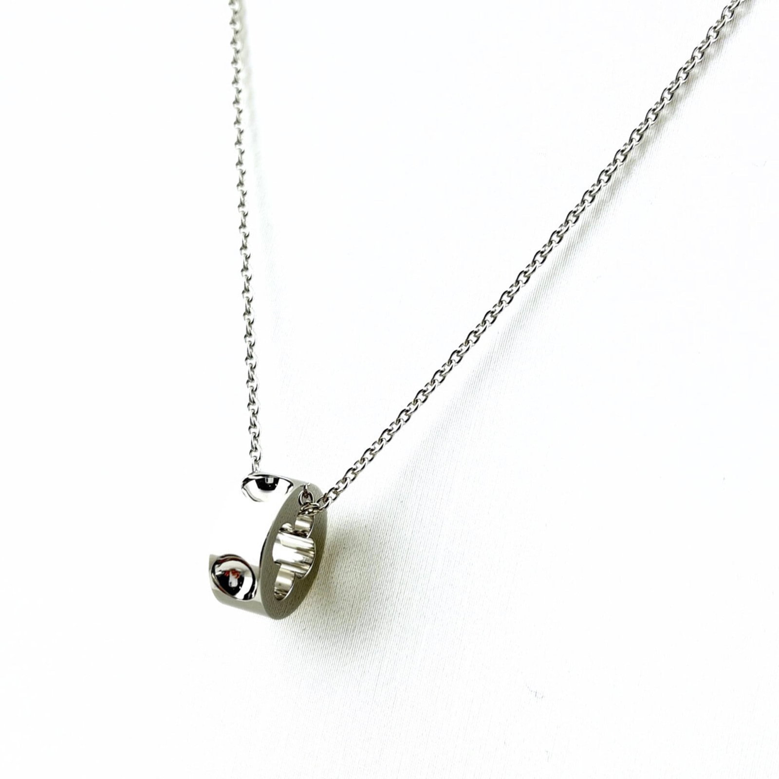 Women's Louis Vuitton Empreinte Pendant Necklace 750: Women's Louis Vuitton Empreinte Pendant Necklace 750 This listing features Women's Louis Vuitton Empreinte Pendant Necklace 750. Item specifics are provided below. Item Specifics: Brand: Louis Vuitton