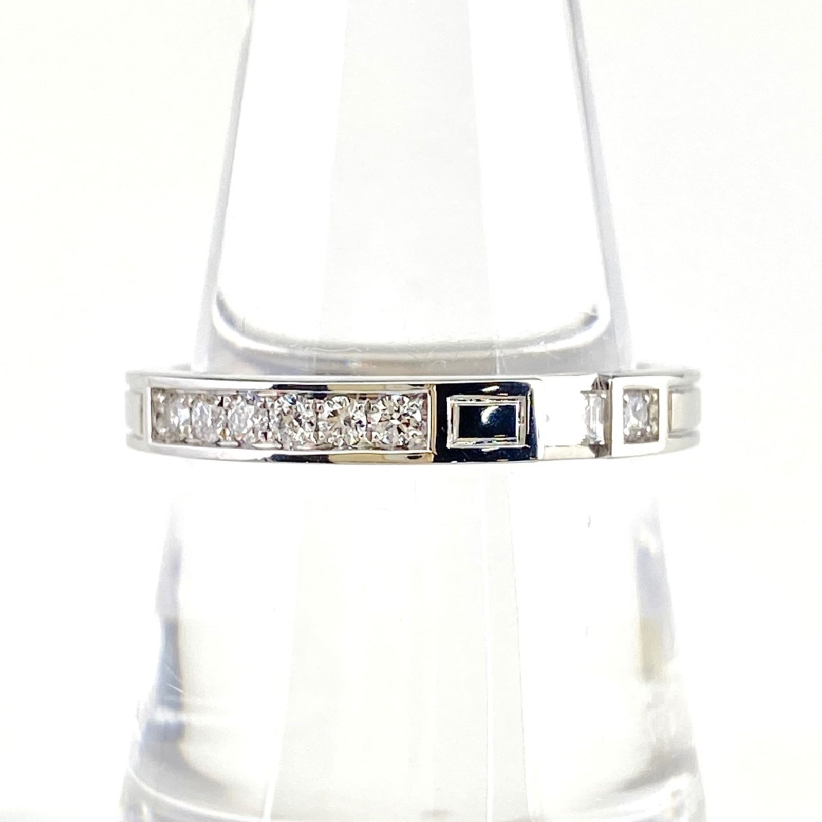 950 Harry Winston Band Ring Platinum: 950 Harry Winston Band Ring Platinum This listing features 950 Harry Winston Band Ring Platinum. Item specifics are provided below. Item Specifics: Brand: Harry Winston Type: Band Ring Gender: Women M