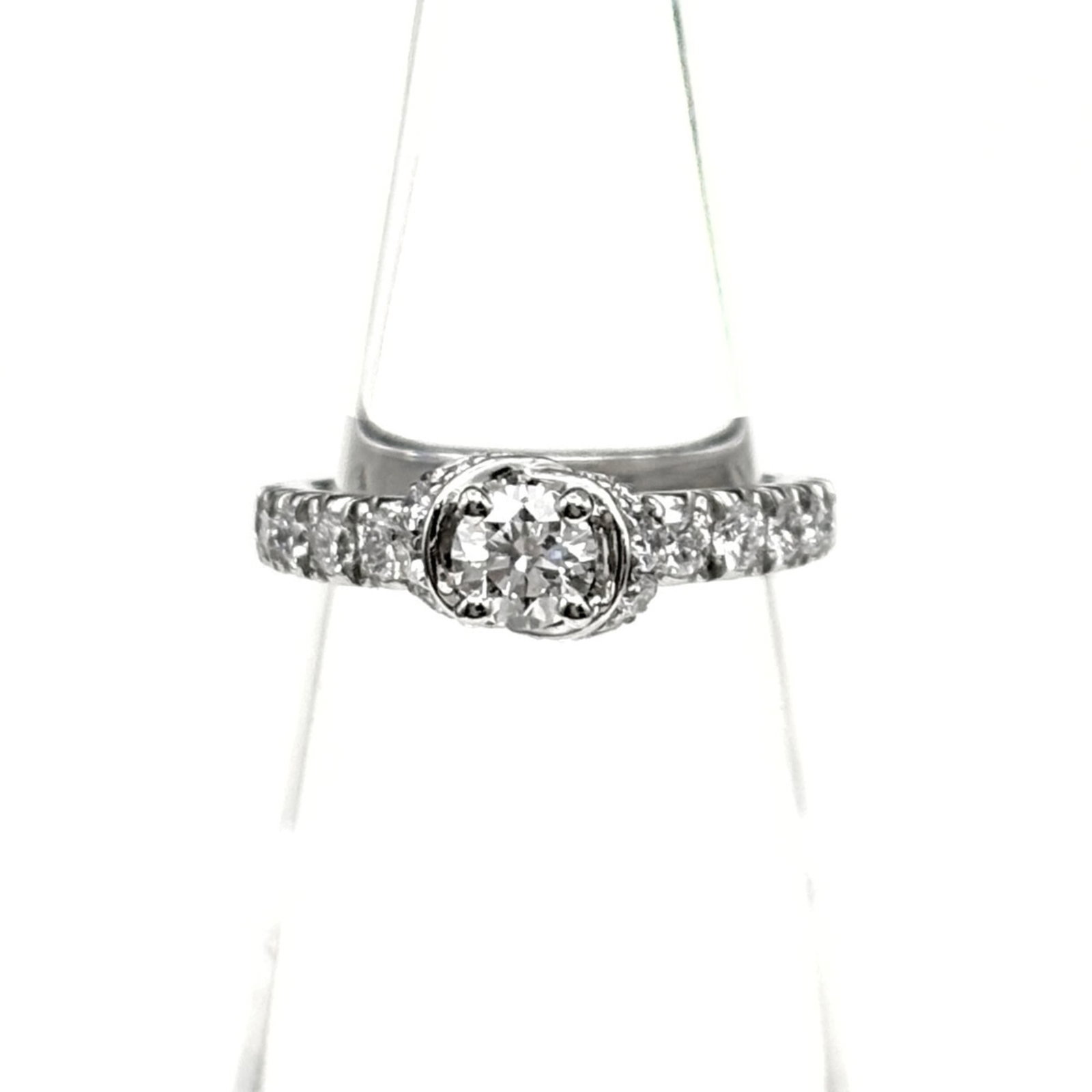 950 Chaumet Band Ring Platinum: 950 Chaumet Band Ring Platinum This listing features 950 Chaumet Band Ring Platinum. Item specifics are provided below. Item Specifics: Brand: Chaumet Type: Band Ring Gender: Women Material: Platinum