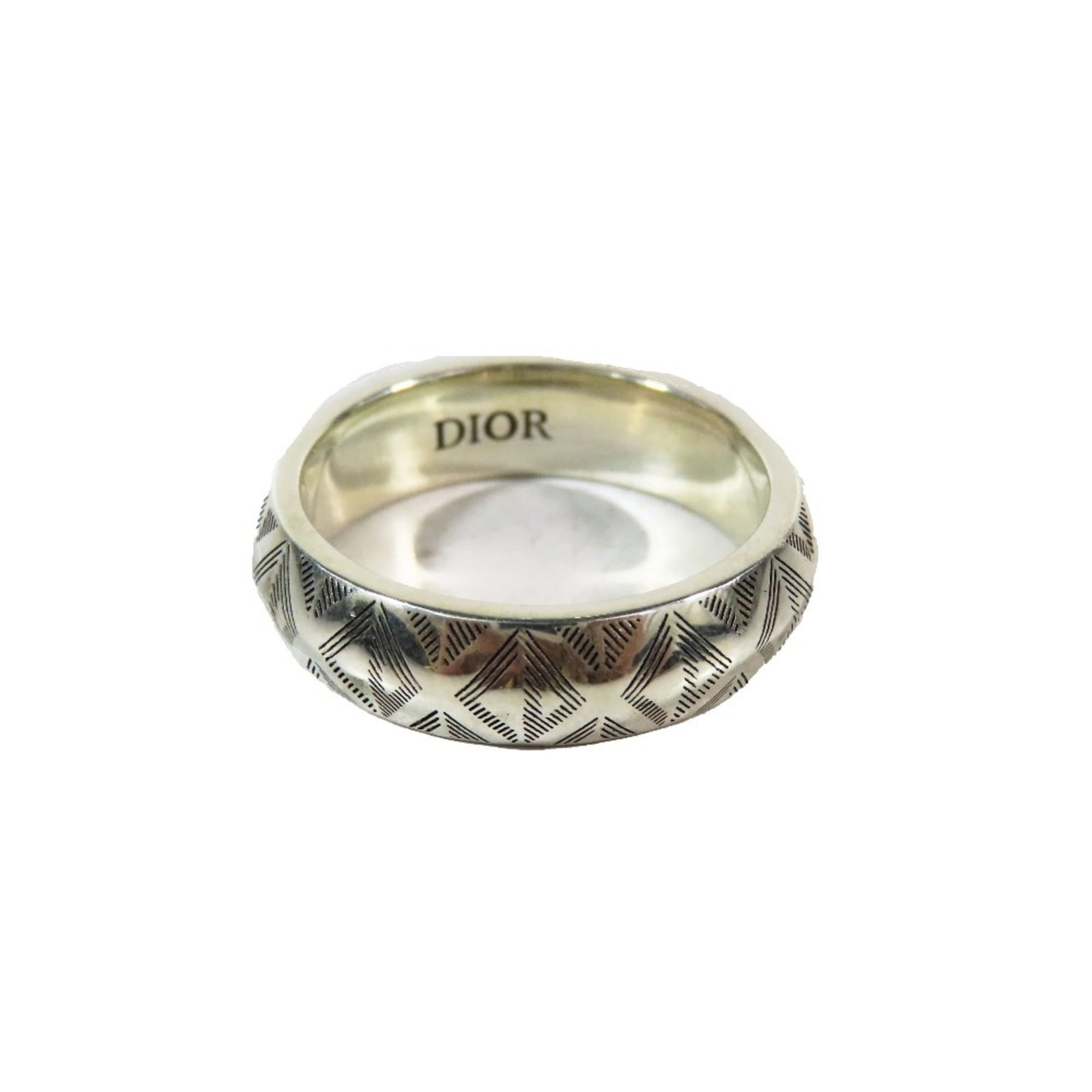 925 Christian Dior Band Ring Silver: 925 Christian Dior Band Ring Silver This listing features 925 Christian Dior Band Ring Silver. Item specifics are provided below. Item Specifics: Brand: Christian Dior Type: Band Ring Gender: Men Colo