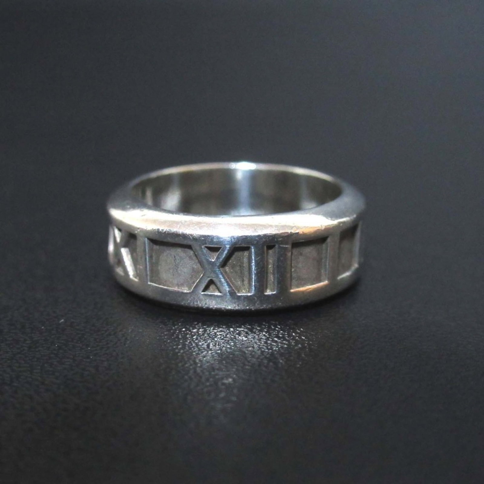 925 Tiffany Band Ring Silver: 925 Tiffany Band Ring Silver This listing features 925 Tiffany Band Ring Silver. Item specifics are provided below. Item Specifics: Brand: Tiffany Type: Band Ring Gender: Women Color: Silver Material: