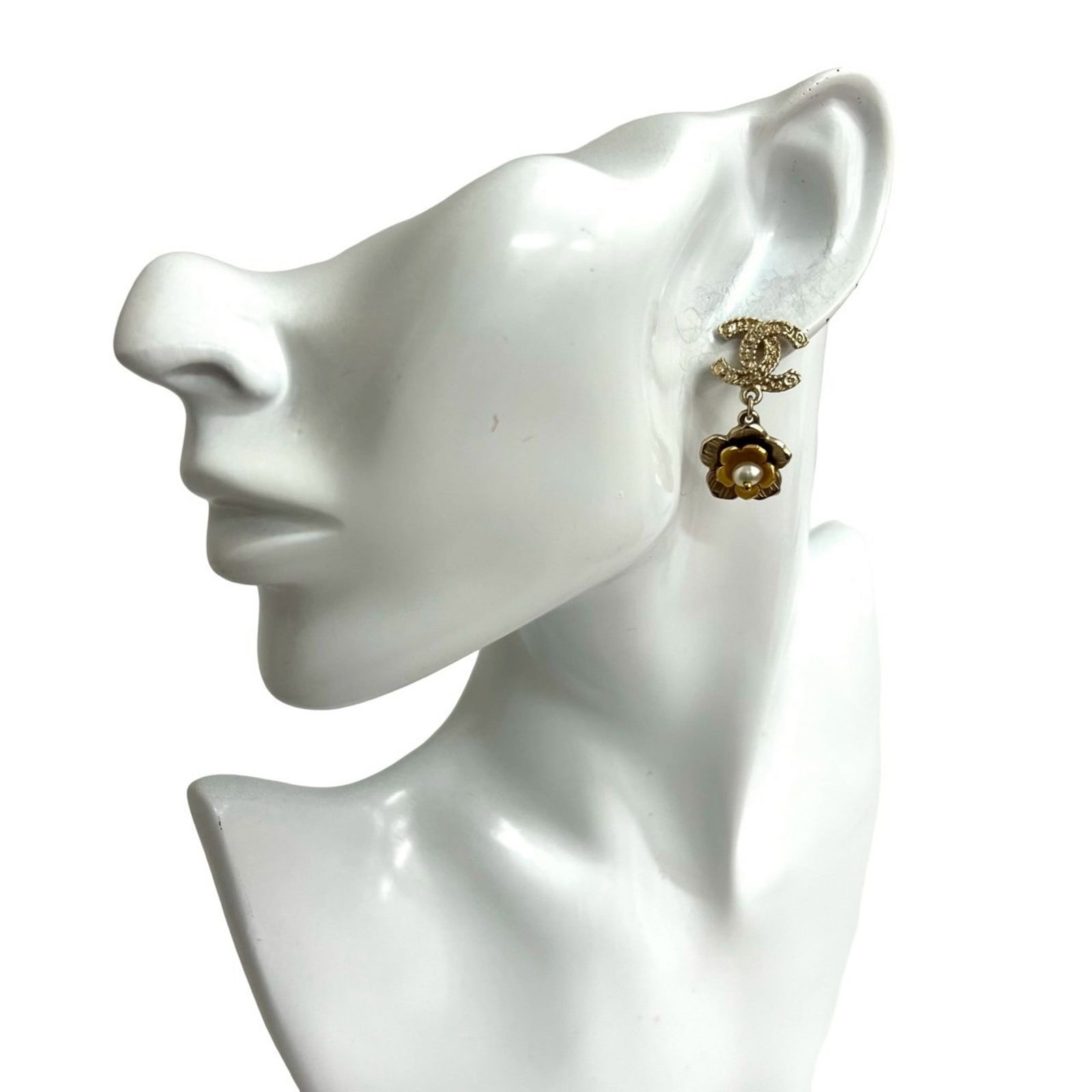 Plating Chanel Stud Earrings Gold: Plating Chanel Stud Earrings Gold This listing features Plating Chanel Stud Earrings Gold. Item specifics are provided below. Item Specifics: Brand: Chanel Type: Stud Earrings Gender: Women Material: