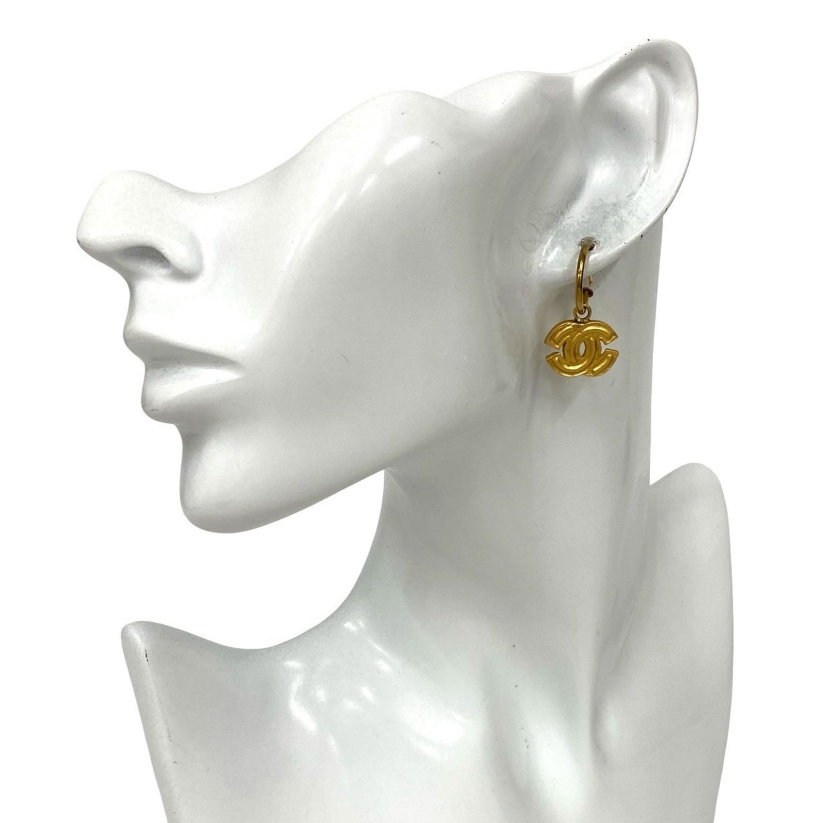 Plating Chanel Stud Earrings Gold: Plating Chanel Stud Earrings Gold This listing features Plating Chanel Stud Earrings Gold. Item specifics are provided below. Item Specifics: Brand: Chanel Type: Stud Earrings Gender: Men,Women