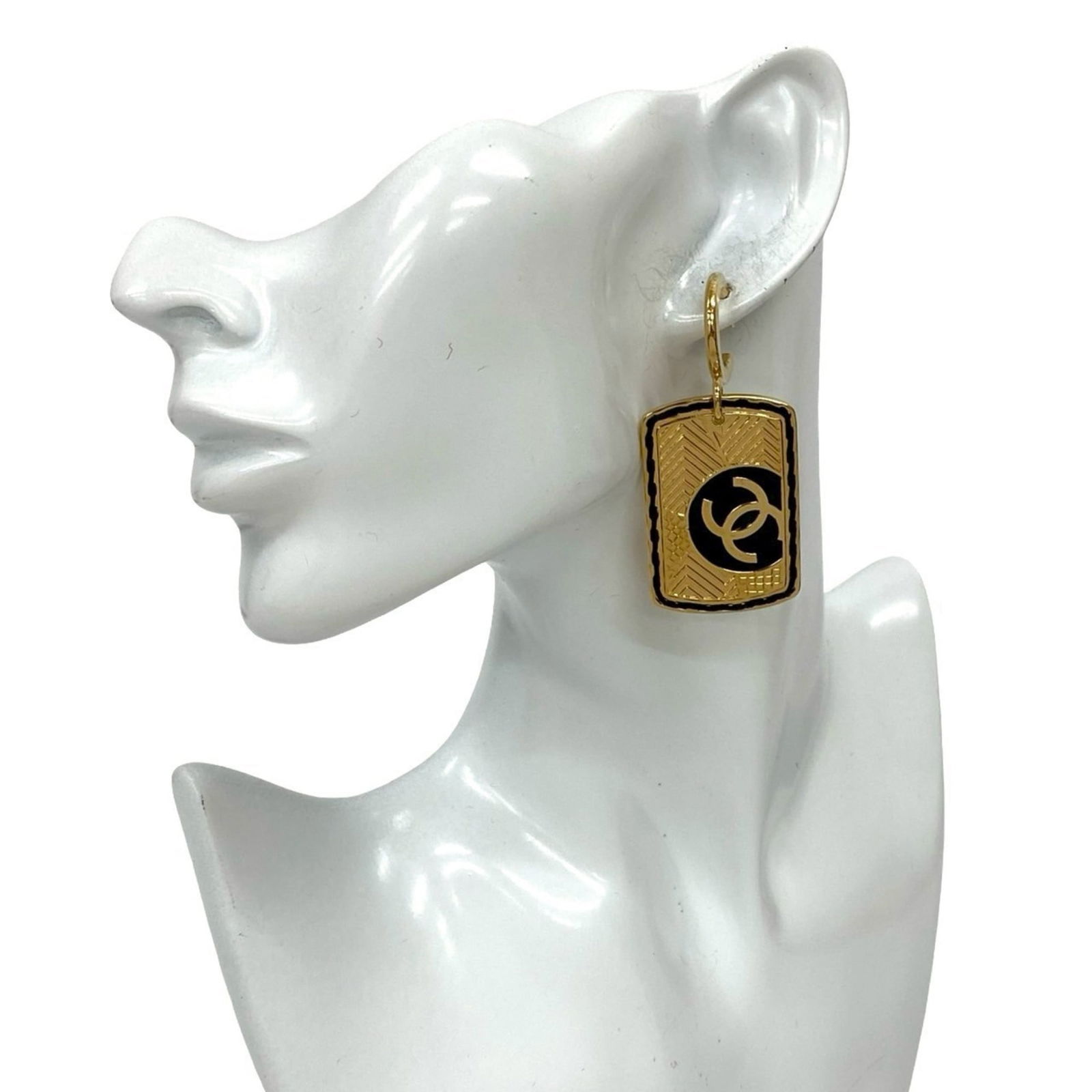 Plating Chanel Stud Earrings Gold: Plating Chanel Stud Earrings Gold This listing features Plating Chanel Stud Earrings Gold. Item specifics are provided below. Item Specifics: Brand: Chanel Type: Stud Earrings Material: Gold Plating C