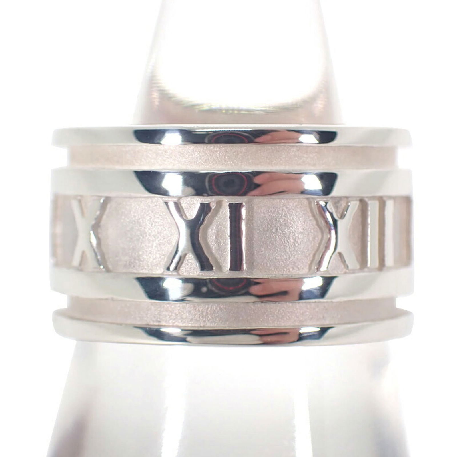 925 Tiffany Band Ring Sterling Silver: 925 Tiffany Band Ring Sterling Silver This listing features 925 Tiffany Band Ring Sterling Silver. Item specifics are provided below. Item Specifics: Brand: Tiffany Type: Band Ring Gender: Women Mater