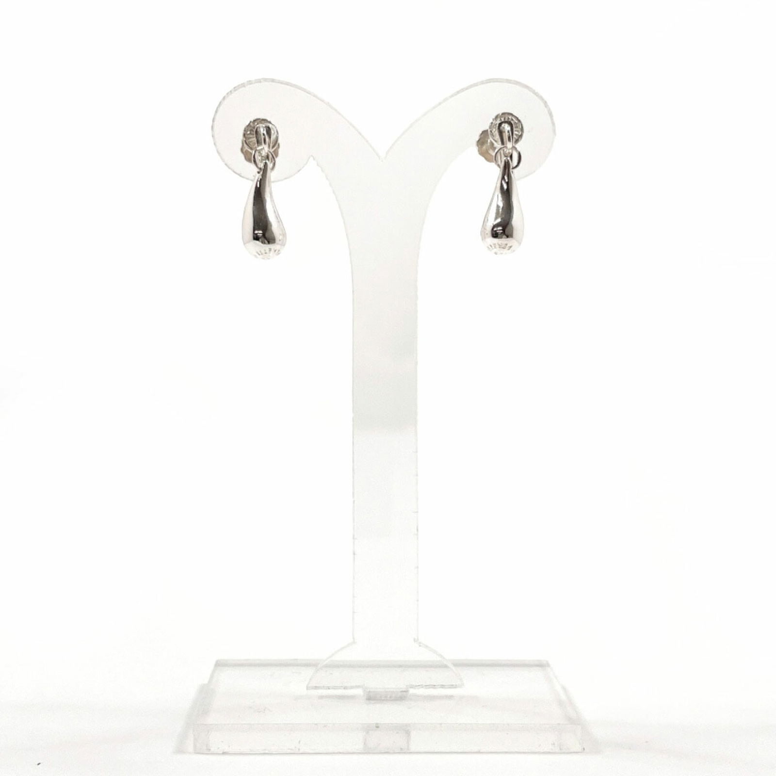 925 Tiffany Clip Earrings Silver: 925 Tiffany Clip Earrings Silver This listing features 925 Tiffany Clip Earrings Silver. Item specifics are provided below. Item Specifics: Brand: Tiffany Type: Clip Earrings Gender: Women Material: