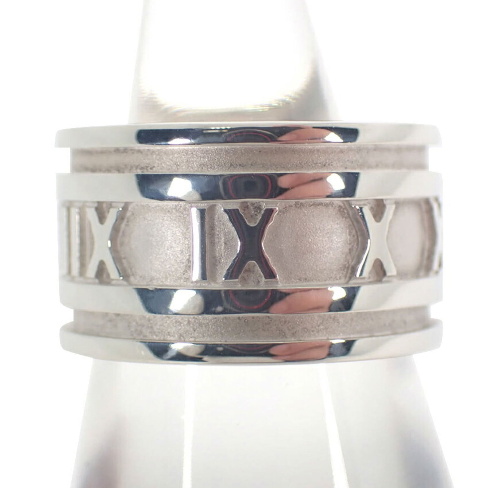 925 Tiffany Band Ring Sterling Silver: 925 Tiffany Band Ring Sterling Silver This listing features 925 Tiffany Band Ring Sterling Silver. Item specifics are provided below. Item Specifics: Brand: Tiffany Type: Band Ring Gender: Women Mater