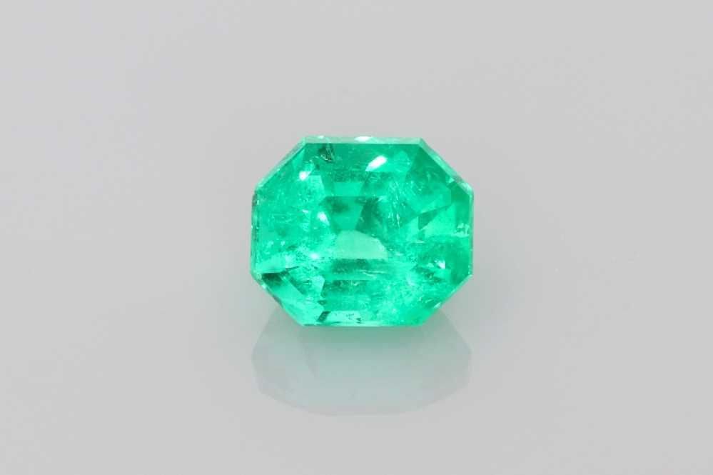 Loose Emerald Gemstone - GRS Octagonal 2.21ct Green SI: Loose Emerald Gemstone - GRS Octagonal 2.21ct Green SI This listing features Loose Emerald Gemstone - GRS Octagonal 2.21ct Green SI. Item specifics are provided below. Item Specifics: Type: Emerald Ca