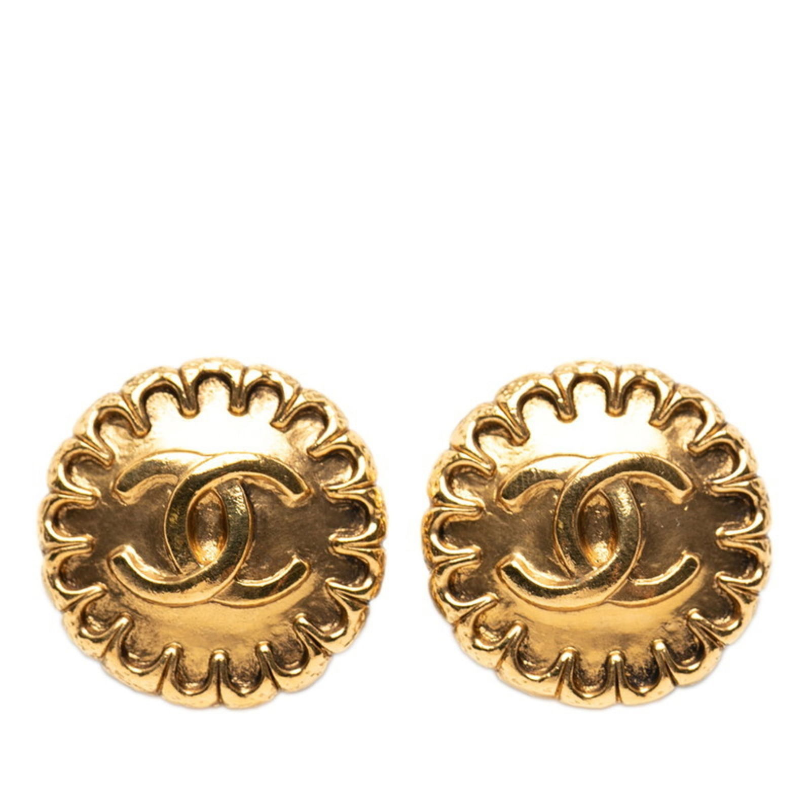 Plating Chanel Clip Earrings Gold: Plating Chanel Clip Earrings Gold This listing features Plating Chanel Clip Earrings Gold. Item specifics are provided below. Item Specifics: Brand: Chanel Type: Clip Earrings Gender: Women Material: