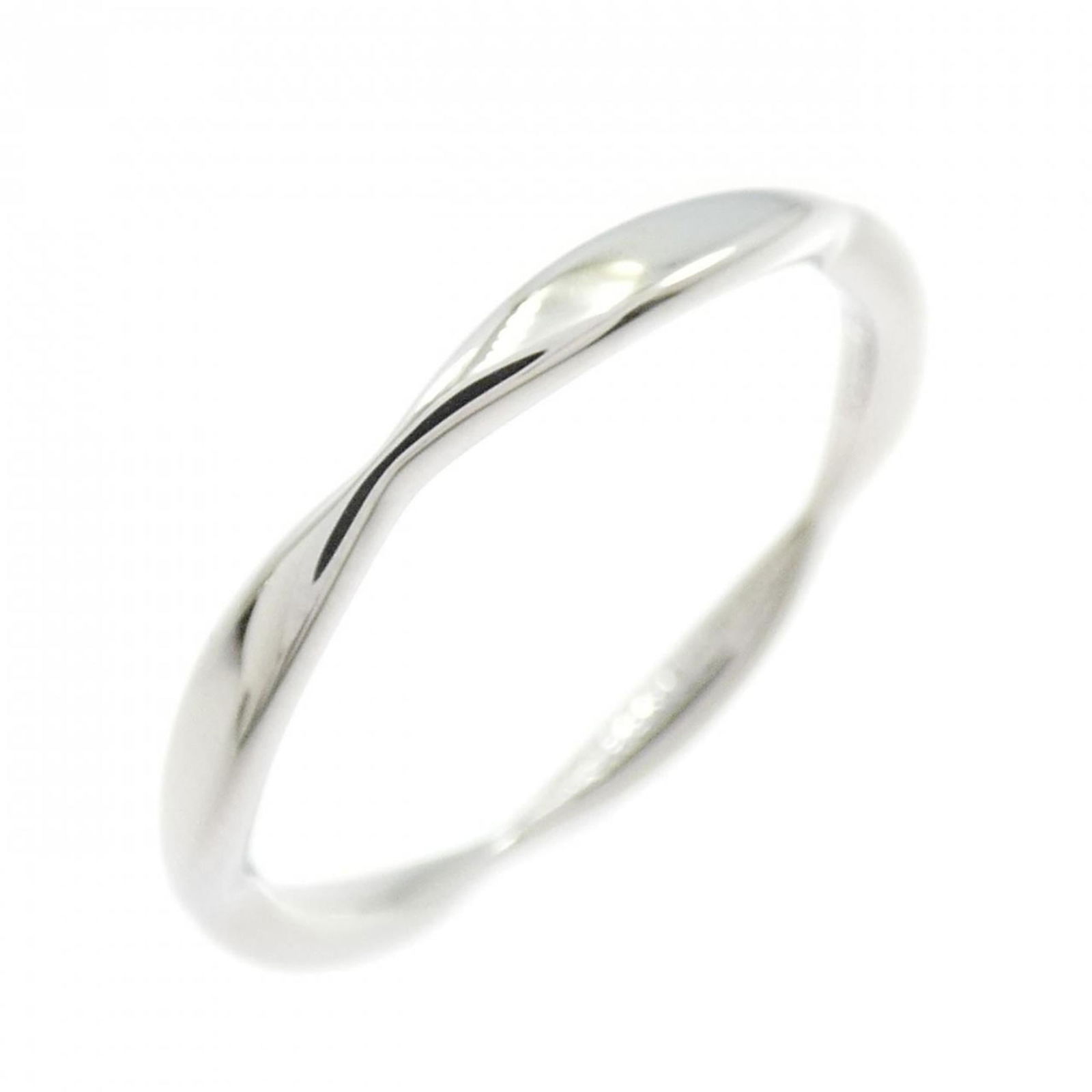 950 Chanel Band Ring Platinum: 950 Chanel Band Ring Platinum This listing features 950 Chanel Band Ring Platinum. Item specifics are provided below. Item Specifics: Brand: Chanel Type: Band Ring Gender: Women Color: Platinum Materi