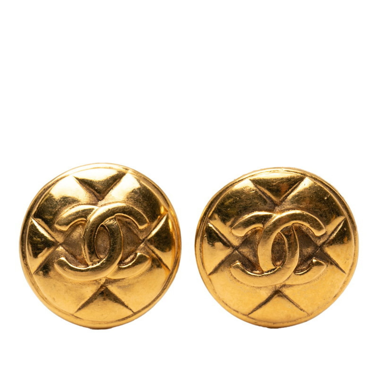 Plating Chanel Clip Earrings Gold: Plating Chanel Clip Earrings Gold This listing features Plating Chanel Clip Earrings Gold. Item specifics are provided below. Item Specifics: Brand: Chanel Type: Clip Earrings Gender: Women Material: