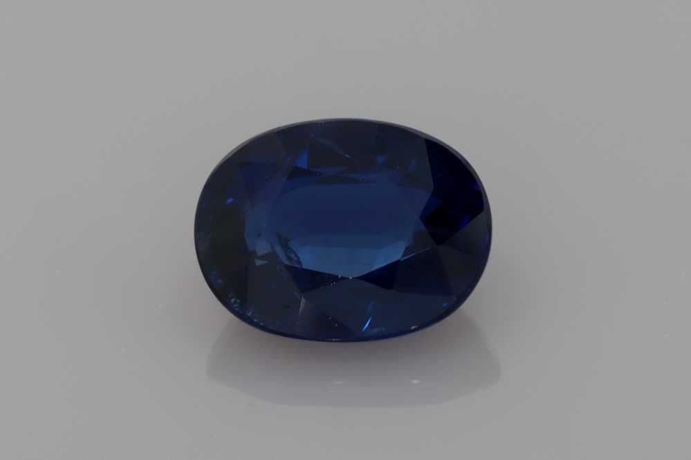 Loose Sapphire Gemstone - GIA Oval 3.95ct Blue SI: Loose Sapphire Gemstone - GIA Oval 3.95ct Blue SI This listing features Loose Sapphire Gemstone - GIA Oval 3.95ct Blue SI. Item specifics are provided below. Item Specifics: Type: Sapphire Carat: 3.95