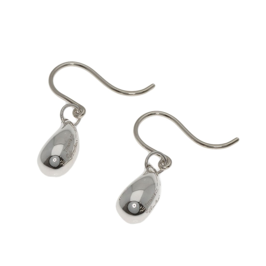 Silver TIFFANY&Co. teardrop earring: Silver TIFFANY&Co. teardrop earring This listing features Silver TIFFANY&Co. teardrop earring. Item specifics are provided below. Item Specifics: Brand: TIFFANY&Co. Style: earring Material: Silver