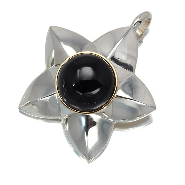 Gold Tiffany&Co. Pendant Onyx Star 925 Sterling Silver/ 18K 750 Yellow: Gold Tiffany&Co. Pendant Onyx Star 925 Sterling Silver/ 18K 750 Yellow This listing features Gold Tiffany&Co. Pendant Onyx Star 925 Sterling Silver/ 18K 750 Yellow. Item specifics are provided below.