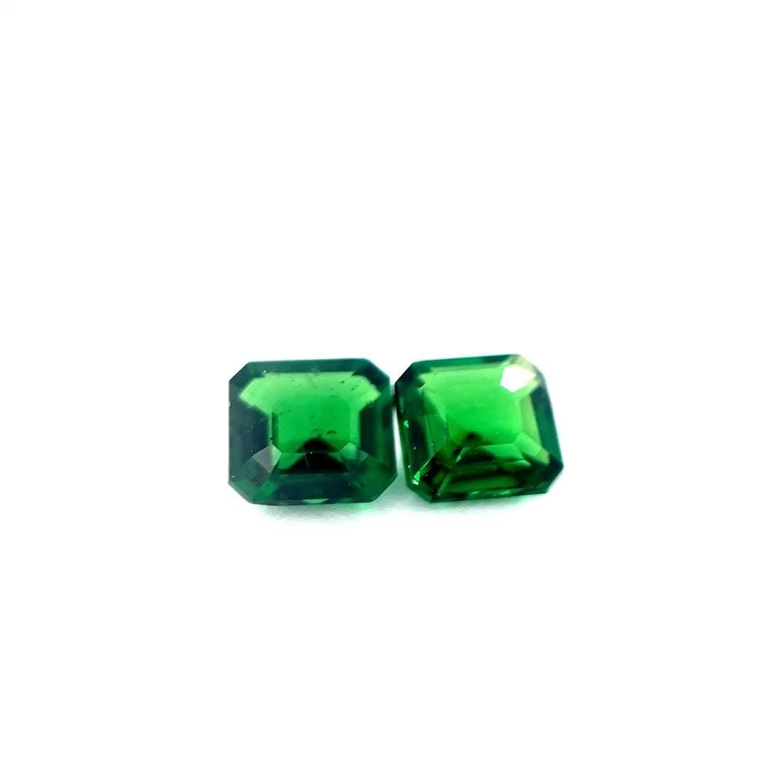 Loose Garnet Gemstone - Cushion 2.91ct Green SI: Loose Garnet Gemstone - Cushion 2.91ct Green SI This listing features Loose Garnet Gemstone - Cushion 2.91ct Green SI. Item specifics are provided below. Item Specifics: Type: Garnet Carat: 2.91