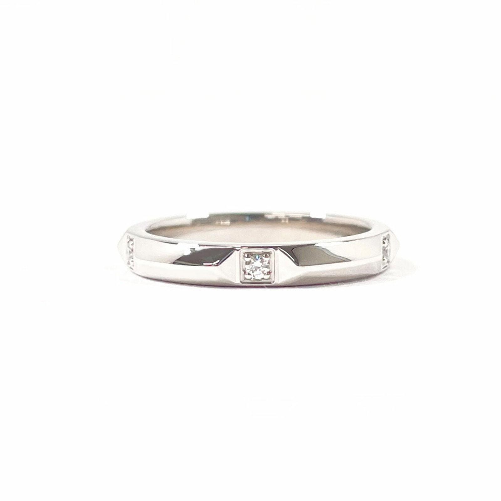 950 Tiffany Band Ring Platinum: 950 Tiffany Band Ring Platinum This listing features 950 Tiffany Band Ring Platinum. Item specifics are provided below. Item Specifics: Brand: Tiffany Type: Band Ring Gender: Women Color: Silver Mater