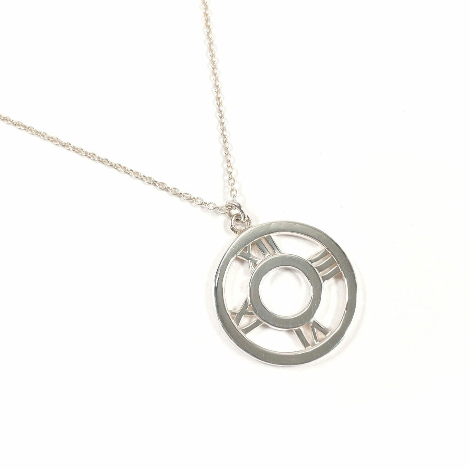 Unisex - TIFFANY & Co. Tiffany Atlas Medallion Necklace - 925 Sterling Silver: Unisex - TIFFANY & Co. Tiffany Atlas Medallion Necklace - 925 Sterling Silver This listing features Unisex - TIFFANY & Co. Tiffany Atlas Medallion Necklace - 925 Sterling Silver. Item specifics are pr