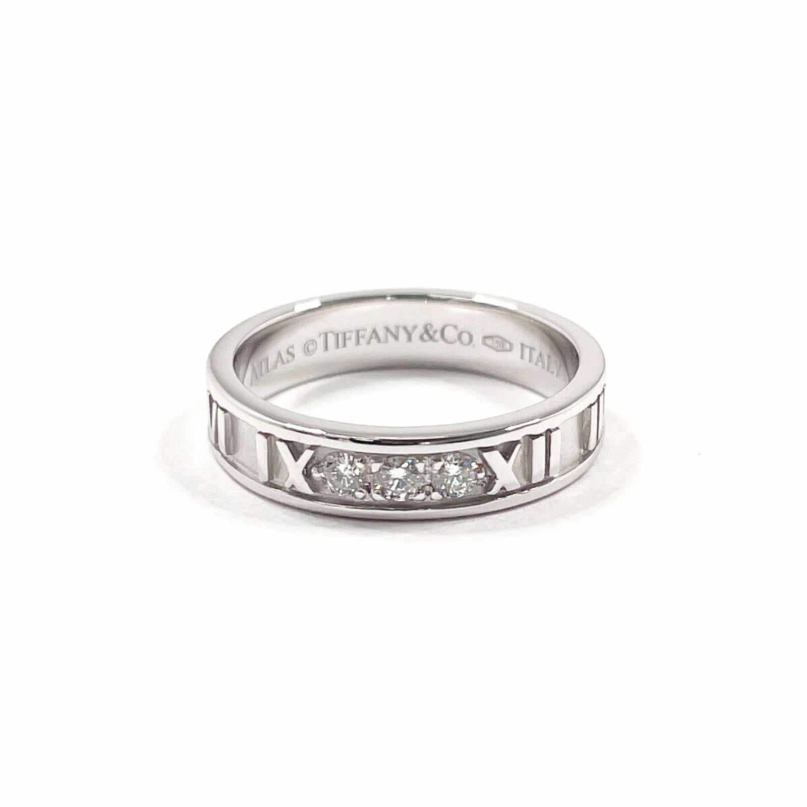 (18K) Tiffany Band Ring White Gold: (18K) Tiffany Band Ring White Gold This listing features (18K) Tiffany Band Ring White Gold. Item specifics are provided below. Item Specifics: Brand: Tiffany Type: Band Ring Gender: Women Color: Silv