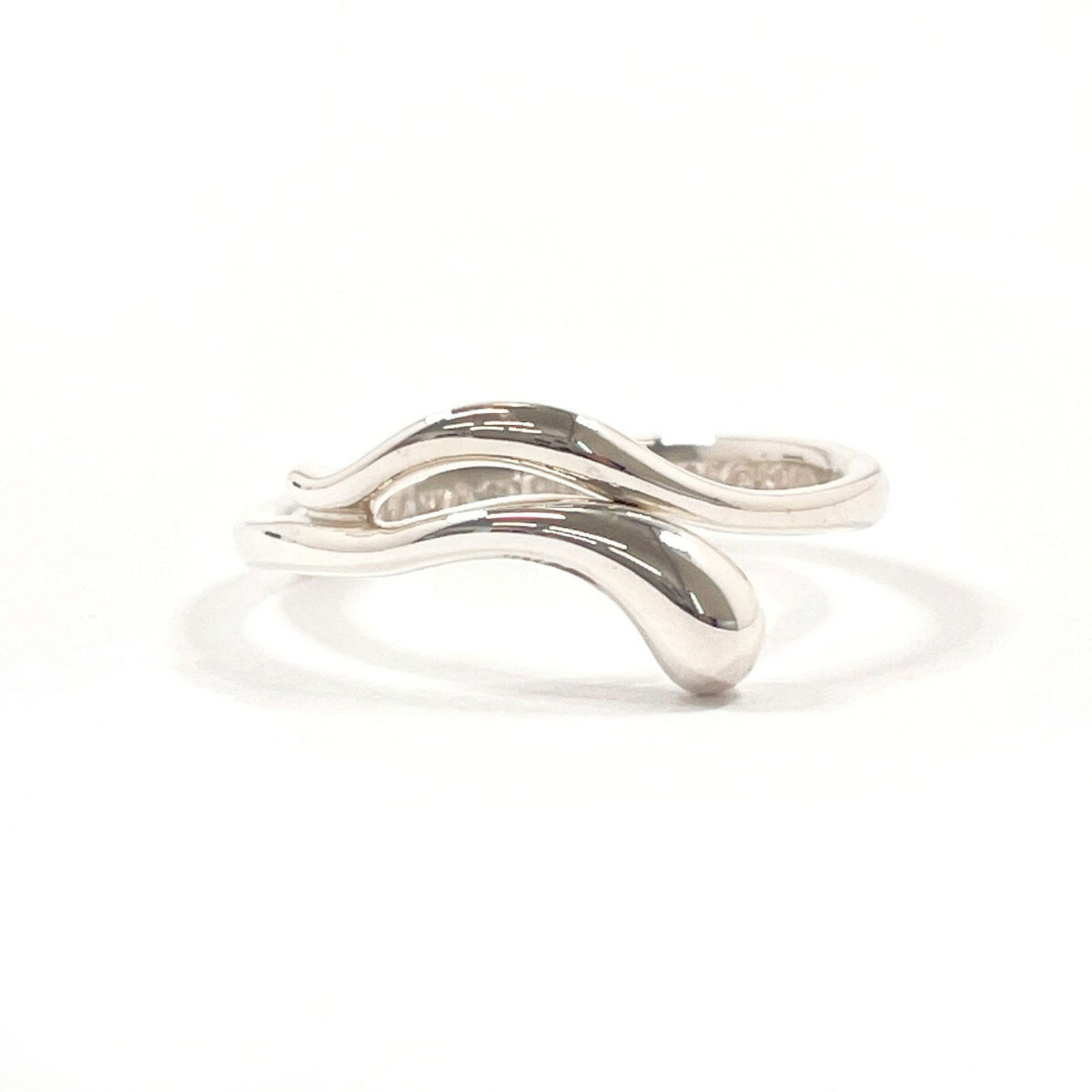 925 Tiffany Band Ring Silver: 925 Tiffany Band Ring Silver This listing features 925 Tiffany Band Ring Silver. Item specifics are provided below. Item Specifics: Brand: Tiffany Type: Band Ring Gender: Women Color: Silver Material: