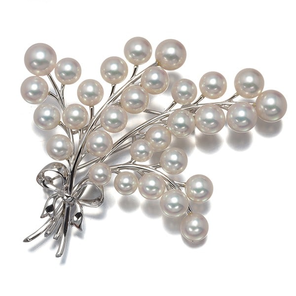 Gold Mikimoto Brooch Akoya Pearl 5.0-7.5Mm Ribbon 18K 750 White: Gold Mikimoto Brooch Akoya Pearl 5.0-7.5Mm Ribbon 18K 750 White This listing features Gold Mikimoto Brooch Akoya Pearl 5.0-7.5Mm Ribbon 18K 750 White. Item specifics are provided below. Item Specifics