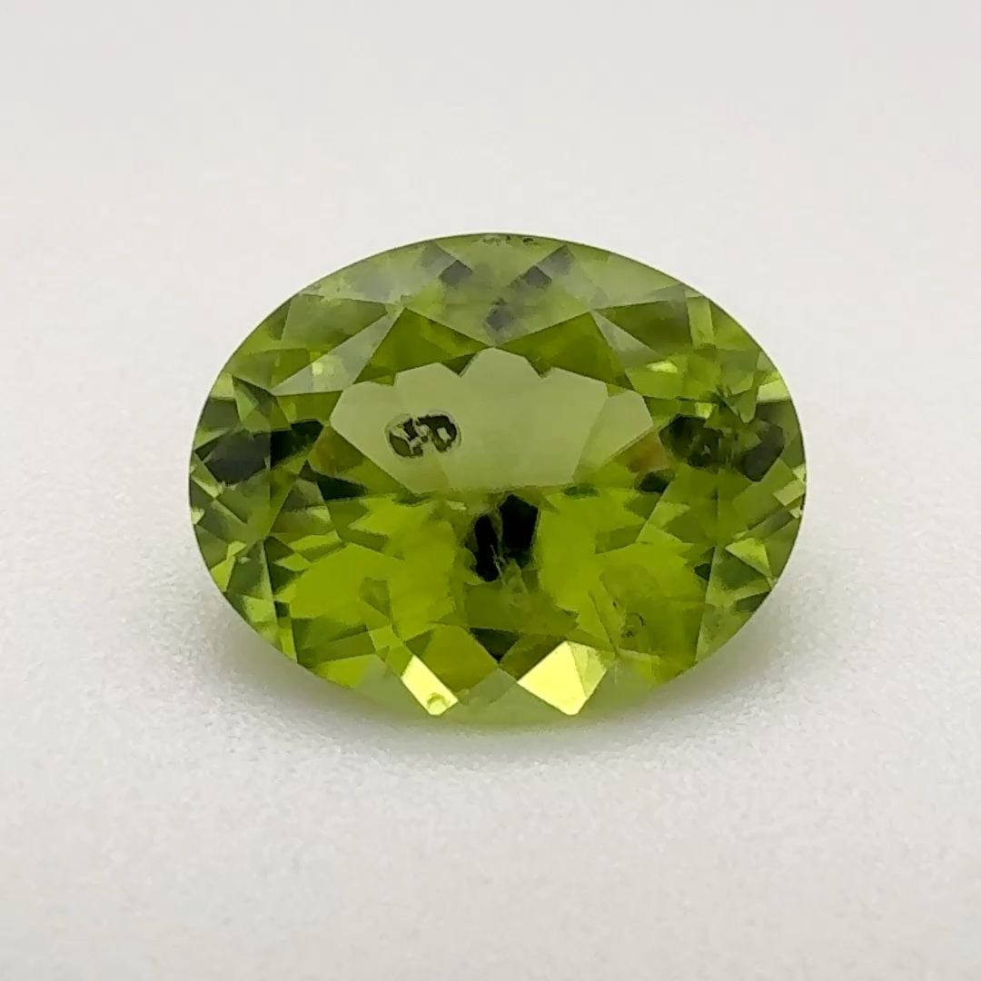 Loose Peridot Gemstone - Oval 3.1ct Green MI (1 of 1)