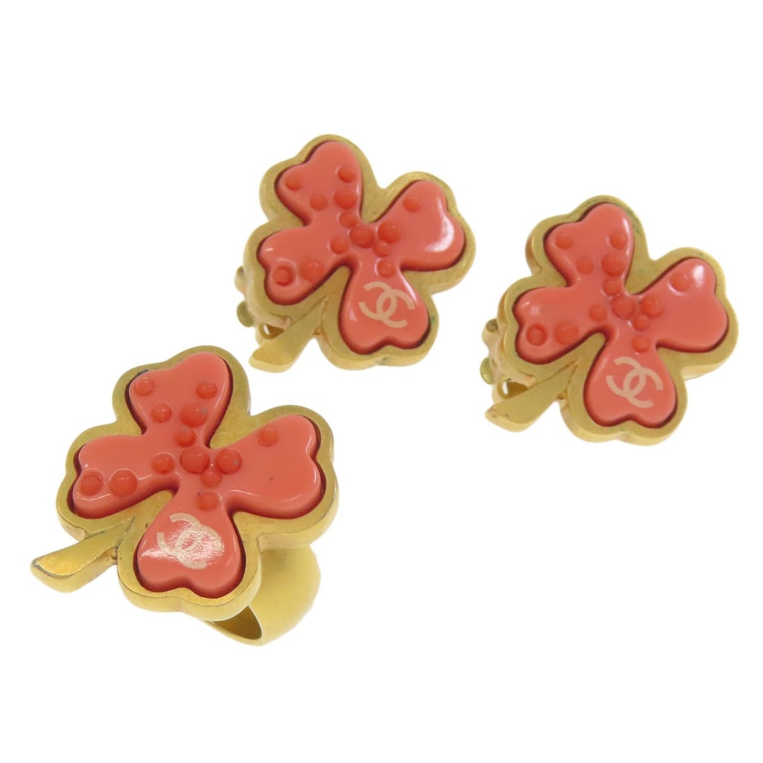 Metal CHANEL Earring set clover motif Ring: Metal CHANEL Earring set clover motif Ring This listing features Metal CHANEL Earring set clover motif Ring. Item specifics are provided below. Item Specifics: Brand: CHANEL Style: Ring Material: Meta