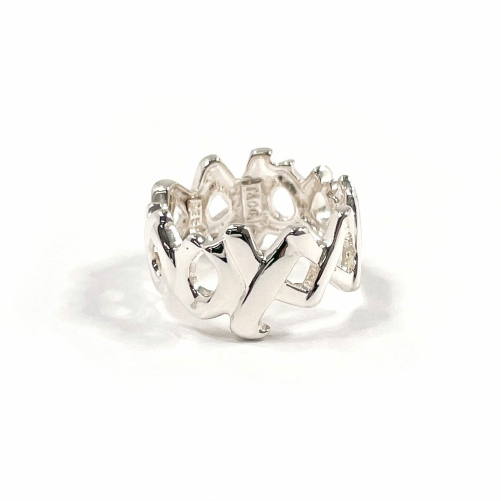 925 Tiffany Band Ring Silver: 925 Tiffany Band Ring Silver This listing features 925 Tiffany Band Ring Silver. Item specifics are provided below. Item Specifics: Brand: Tiffany Type: Band Ring Gender: Women Color: Silver Material: