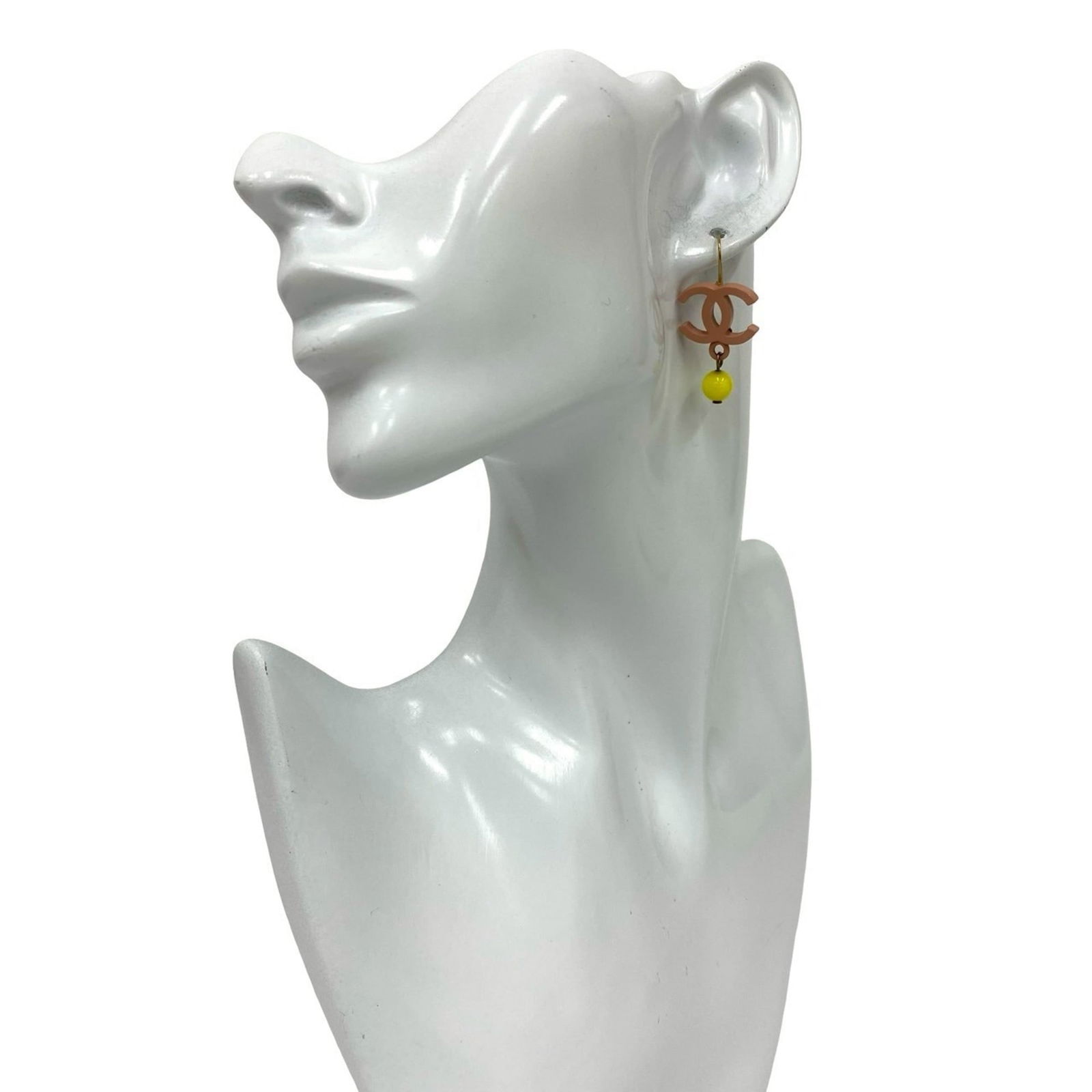 Plastic - Chanel Stud Earrings Alloy: Plastic - Chanel Stud Earrings Alloy This listing features Plastic - Chanel Stud Earrings Alloy. Item specifics are provided below. Item Specifics: Brand: Chanel Type: Stud Earrings Gender: Women Mate