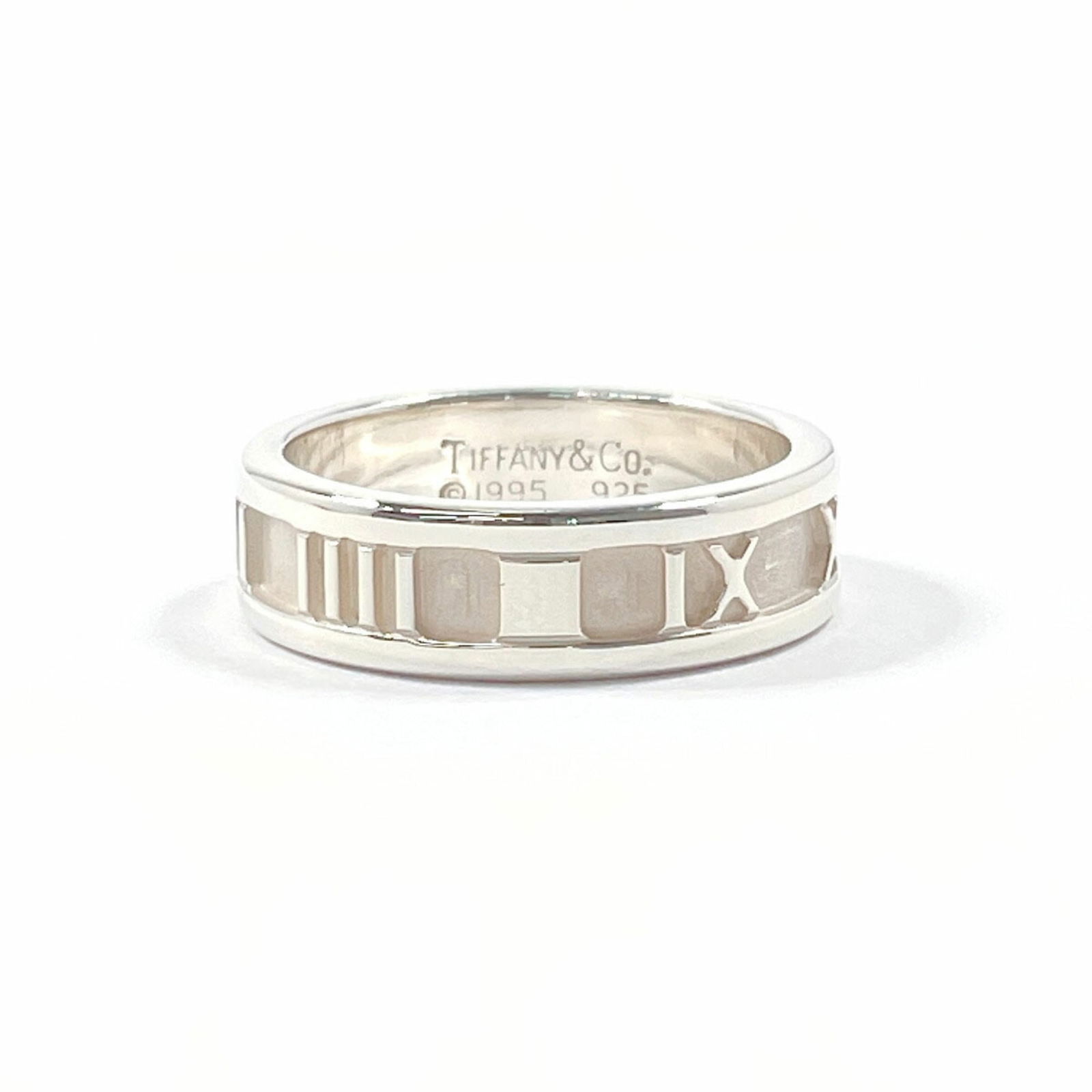925 Tiffany Band Ring Silver: 925 Tiffany Band Ring Silver This listing features 925 Tiffany Band Ring Silver. Item specifics are provided below. Item Specifics: Brand: Tiffany Type: Band Ring Gender: Women,Men Color: Silver Mater