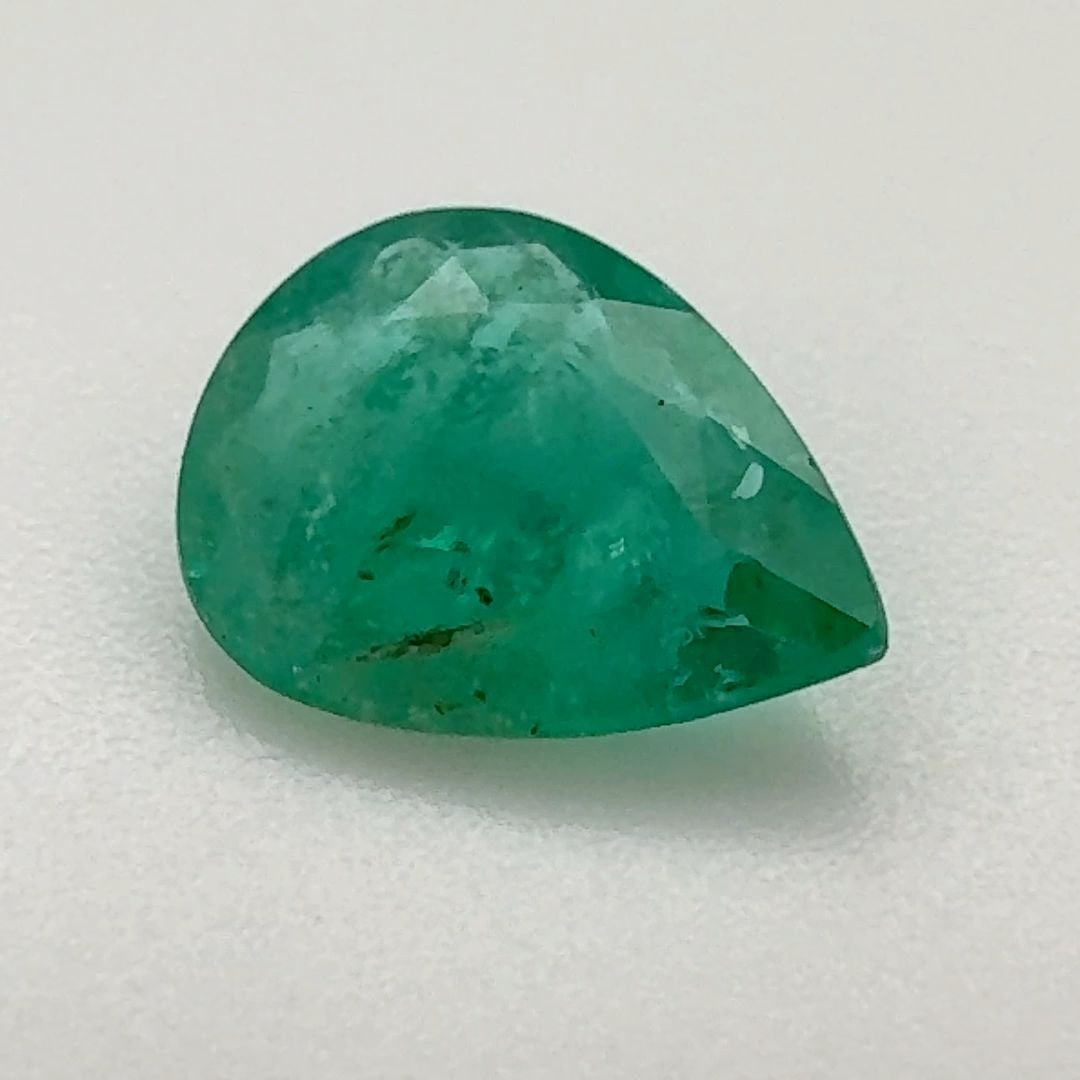 Loose Emerald Gemstone - Pear 1.01ct Green SI: Loose Emerald Gemstone - Pear 1.01ct Green SI This listing features Loose Emerald Gemstone - Pear 1.01ct Green SI. Item specifics are provided below. Item Specifics: Type: Emerald Carat: 1.01 Cut: Fac