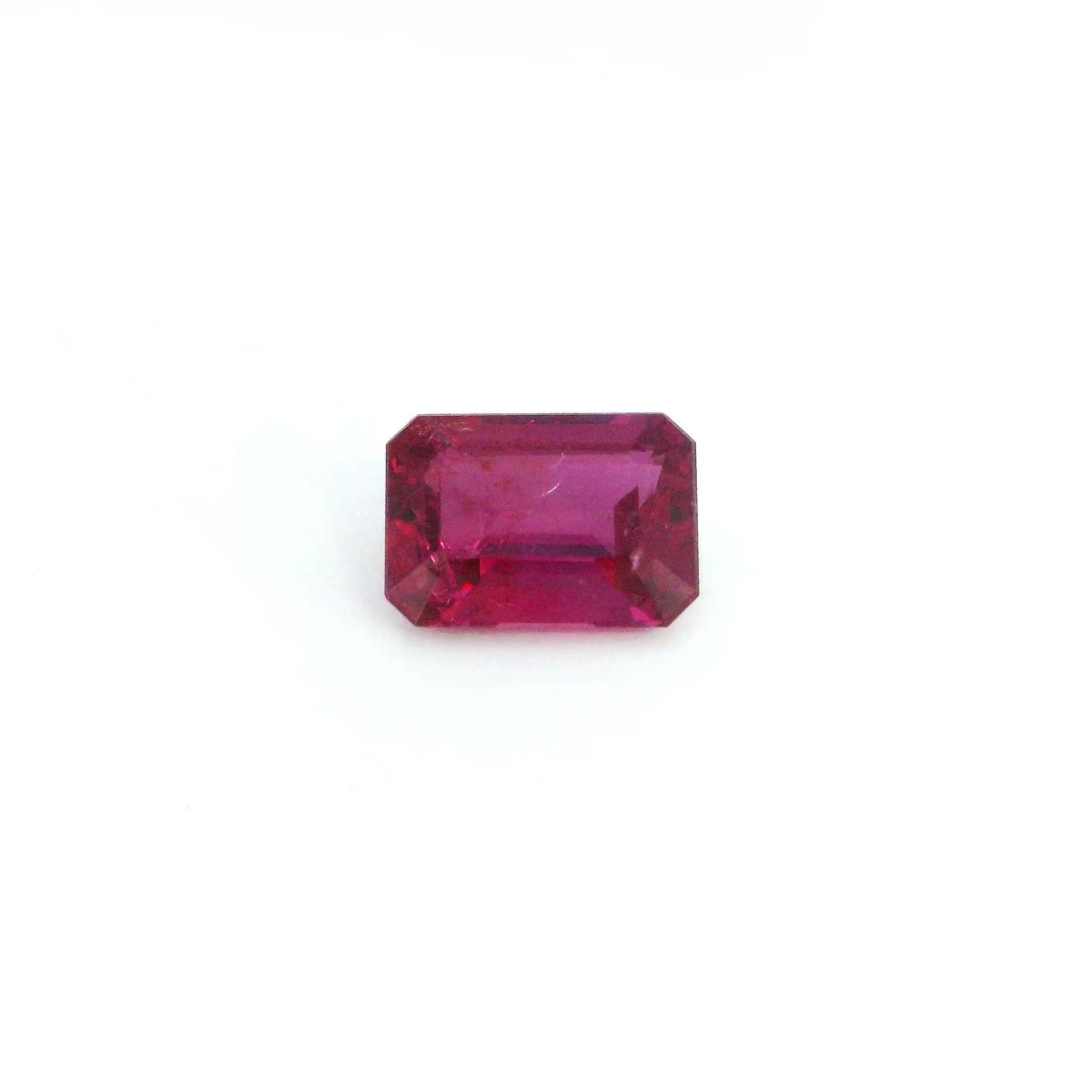 Loose Ruby Gemstone - GSI Octagonal 1.27ct Red SI: Loose Ruby Gemstone - GSI Octagonal 1.27ct Red SI This listing features Loose Ruby Gemstone - GSI Octagonal 1.27ct Red SI. Item specifics are provided below. Item Specifics: Type: Ruby Carat: 1.27 Cut