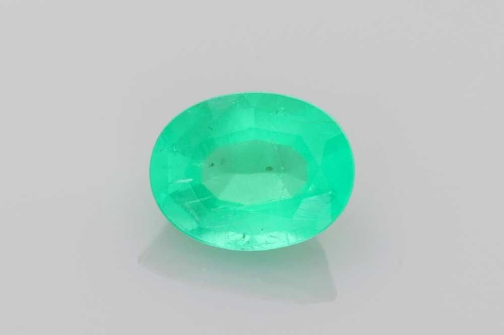 Loose Emerald Gemstone - Oval 1.75ct Green SI: Loose Emerald Gemstone - Oval 1.75ct Green SI This listing features Loose Emerald Gemstone - Oval 1.75ct Green SI. Item specifics are provided below. Item Specifics: Type: Emerald Carat: 1.75 Cut: