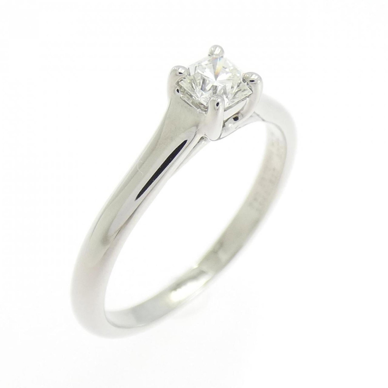 950 Tiffany Band Ring Platinum: 950 Tiffany Band Ring Platinum This listing features 950 Tiffany Band Ring Platinum. Item specifics are provided below. Item Specifics: Brand: Tiffany Type: Band Ring Gender: Women Color: Platinum Mat