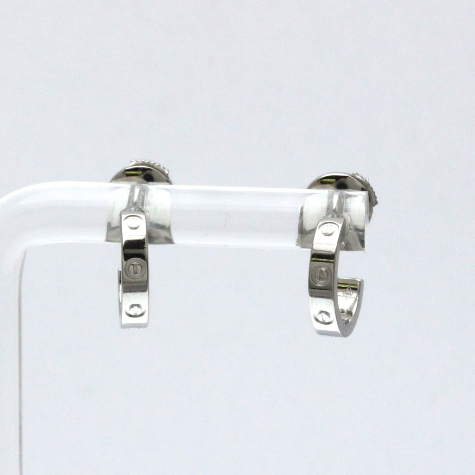 (18K) Cartier Half Hoop Earrings White Gold: (18K) Cartier Half Hoop Earrings White Gold This listing features (18K) Cartier Half Hoop Earrings White Gold. Item specifics are provided below. Item Specifics: Brand: Cartier Type: Half Hoop