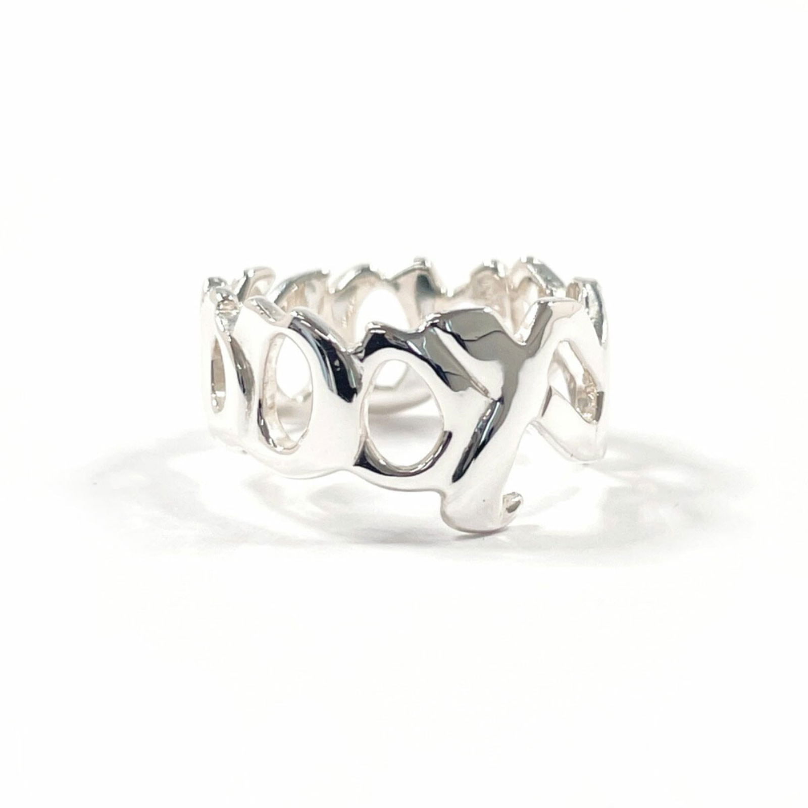 925 Tiffany Band Ring Silver: 925 Tiffany Band Ring Silver This listing features 925 Tiffany Band Ring Silver. Item specifics are provided below. Item Specifics: Brand: Tiffany Type: Band Ring Gender: Women Color: Silver Material: