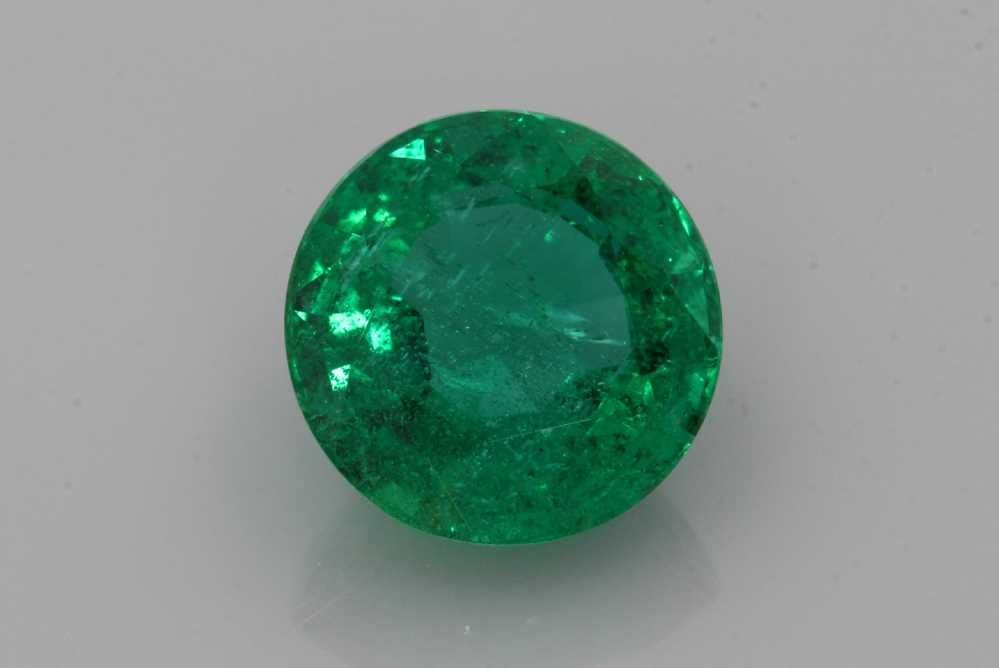 Loose Emerald Gemstone - GIA Round 3.54ct Green EC: Loose Emerald Gemstone - GIA Round 3.54ct Green EC This listing features Loose Emerald Gemstone - GIA Round 3.54ct Green EC. Item specifics are provided below. Item Specifics: Type: Emerald Carat: 3.5