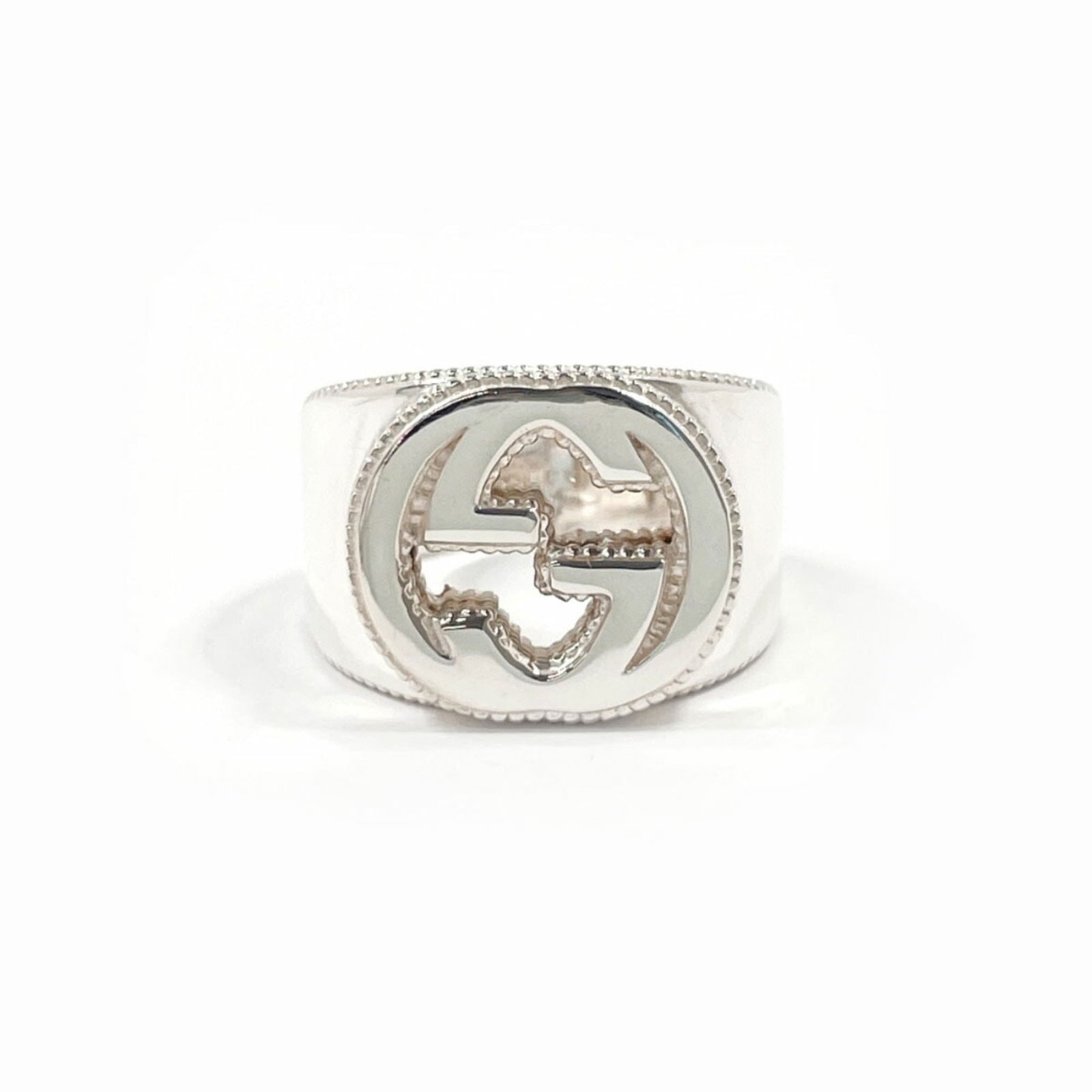 925 Gucci Band Ring Silver: 925 Gucci Band Ring Silver This listing features 925 Gucci Band Ring Silver. Item specifics are provided below. Item Specifics: Brand: Gucci Type: Band Ring Gender: Men Color: Silver Material: Silver
