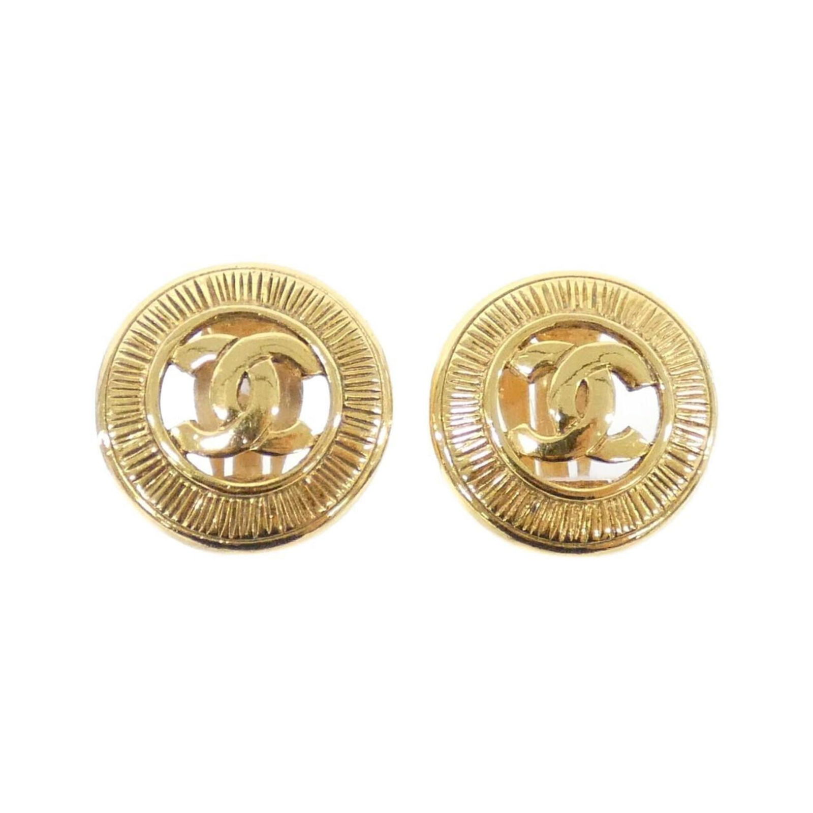 Earrings Chanel Clip: Earrings Chanel Clip This listing features Earrings Chanel Clip. Item specifics are provided below. Item Specifics: Brand: Chanel Type: Clip Earrings Gender: Women Color: Gold Size (Hxwxd): 25.00mm