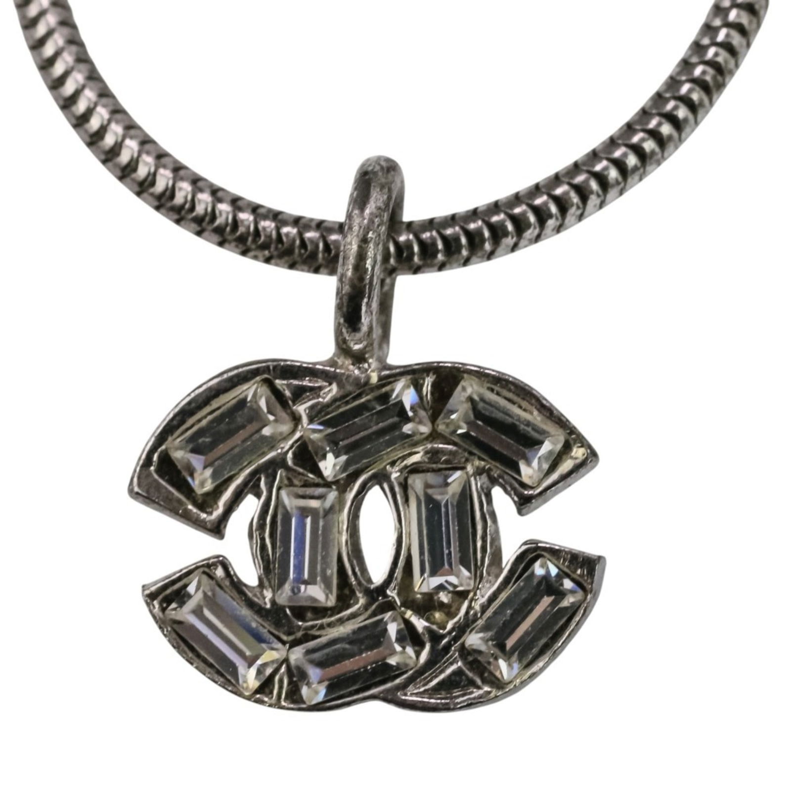 Bracelet Chanel Charm: Bracelet Chanel Charm This listing features Bracelet Chanel Charm. Item specifics are provided below. Item Specifics: Brand: Chanel Type: Charm Bracelet Gender: Women Color: Silver Length: 18.5cm / 7.