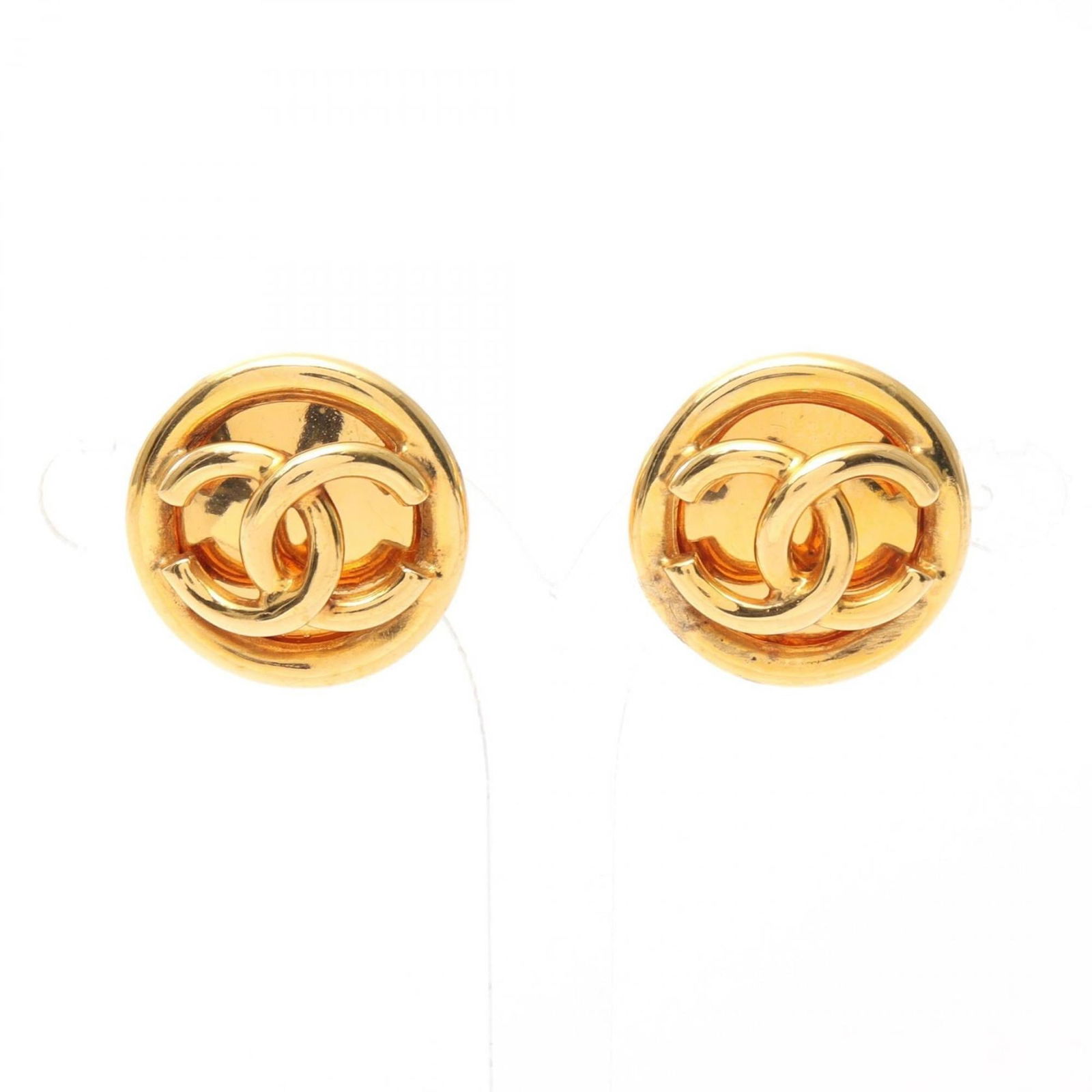 Plating Chanel Clip Earrings Gold: Plating Chanel Clip Earrings Gold This listing features Plating Chanel Clip Earrings Gold. Item specifics are provided below. Item Specifics: Brand: Chanel Type: Clip Earrings Gender: Women Material: