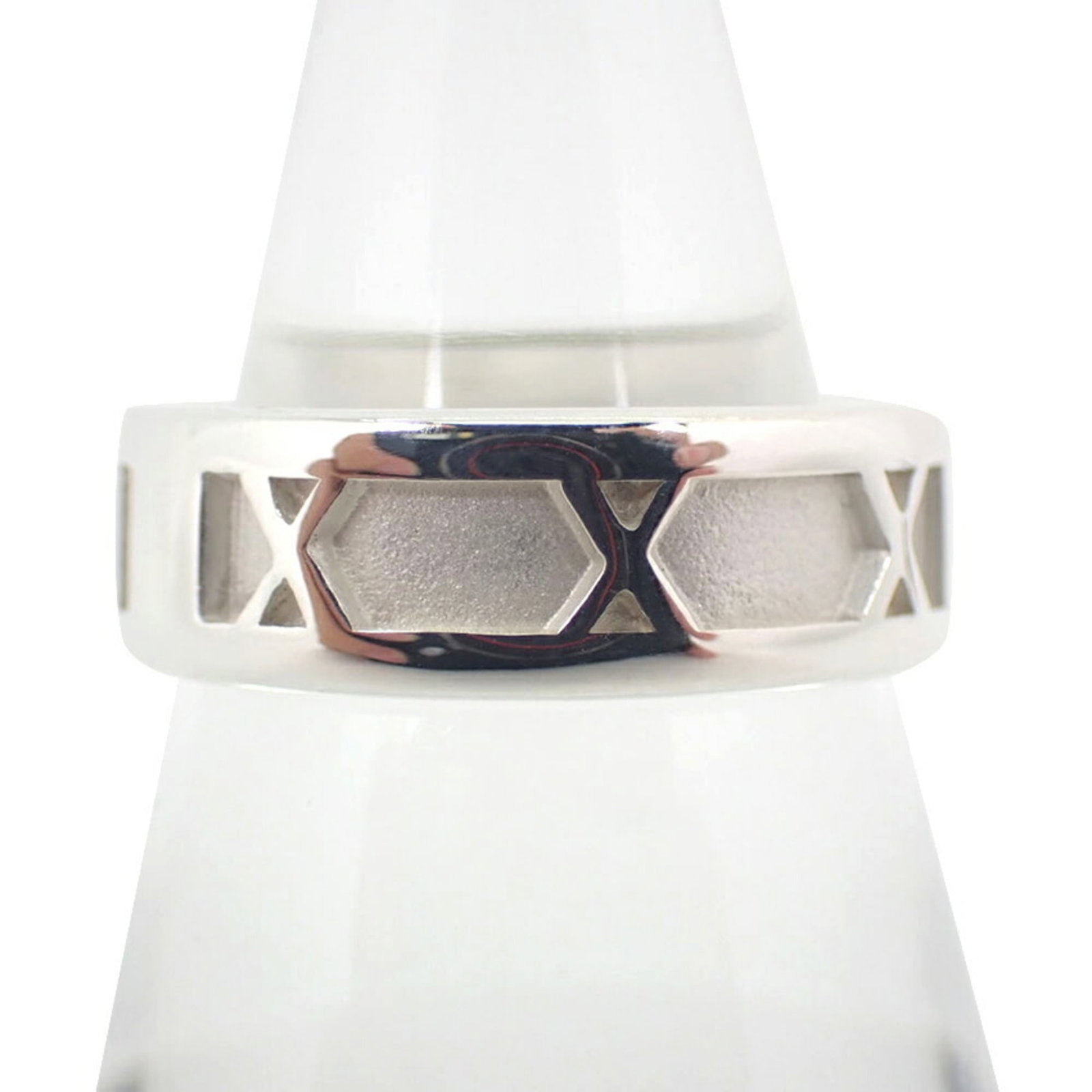 925 Tiffany Band Ring Sterling Silver: 925 Tiffany Band Ring Sterling Silver This listing features 925 Tiffany Band Ring Sterling Silver. Item specifics are provided below. Item Specifics: Brand: Tiffany Type: Band Ring Gender: Women Mater