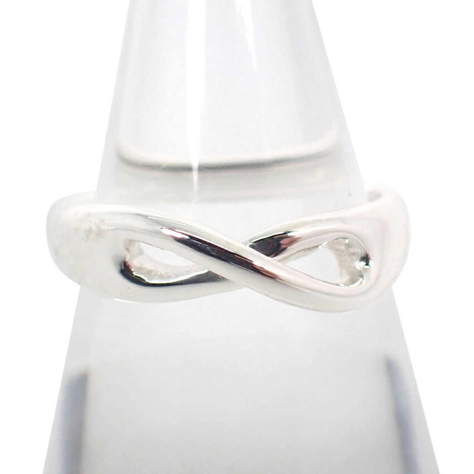 925 Tiffany Band Ring Sterling Silver: 925 Tiffany Band Ring Sterling Silver This listing features 925 Tiffany Band Ring Sterling Silver. Item specifics are provided below. Item Specifics: Brand: Tiffany Type: Band Ring Gender: Women Mater