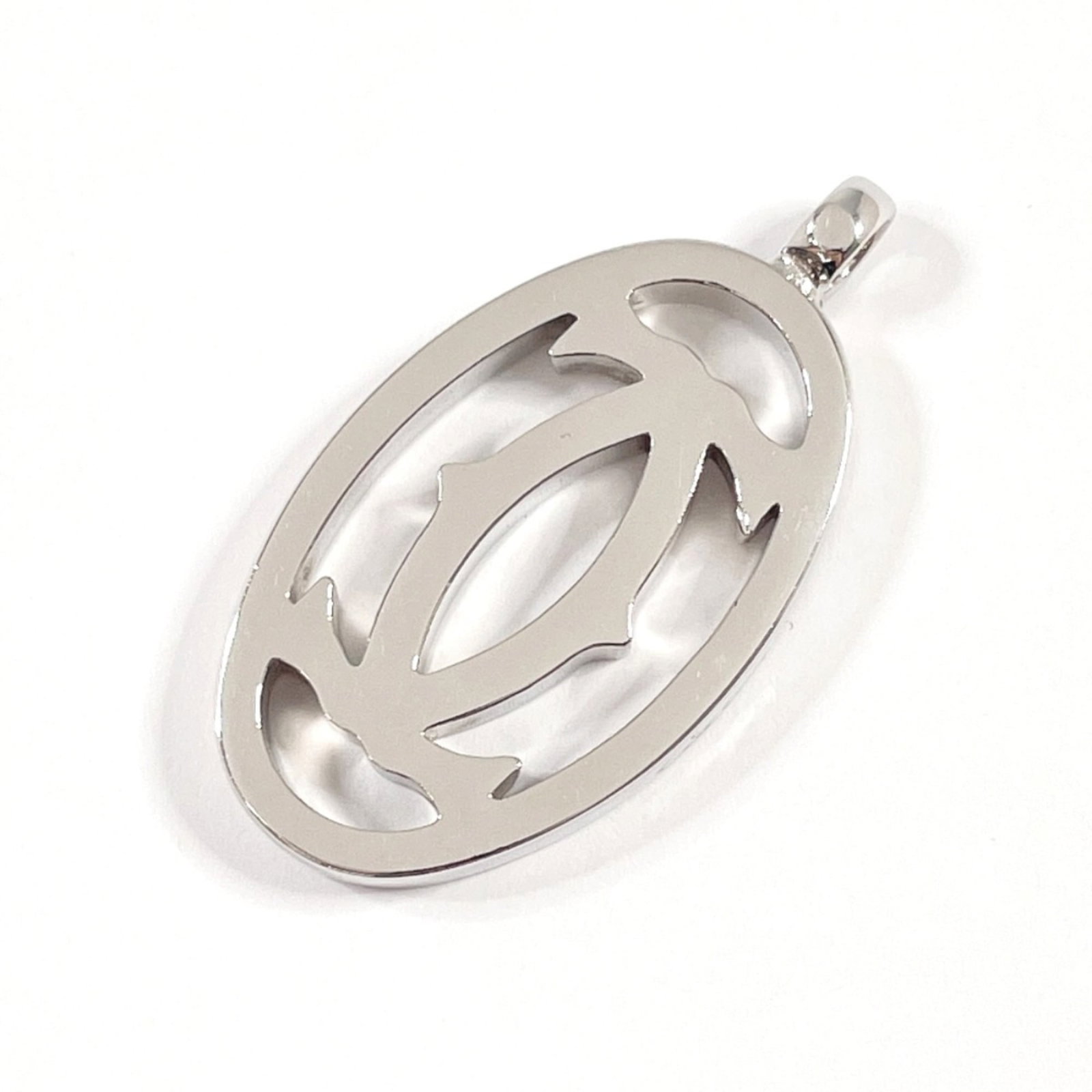 Metal Cartier Necklace Charm: Metal Cartier Necklace Charm This listing features Metal Cartier Necklace Charm. Item specifics are provided below. Item Specifics: Brand: Cartier Type: Necklace Charm Gender: Men,Women Material: Meta