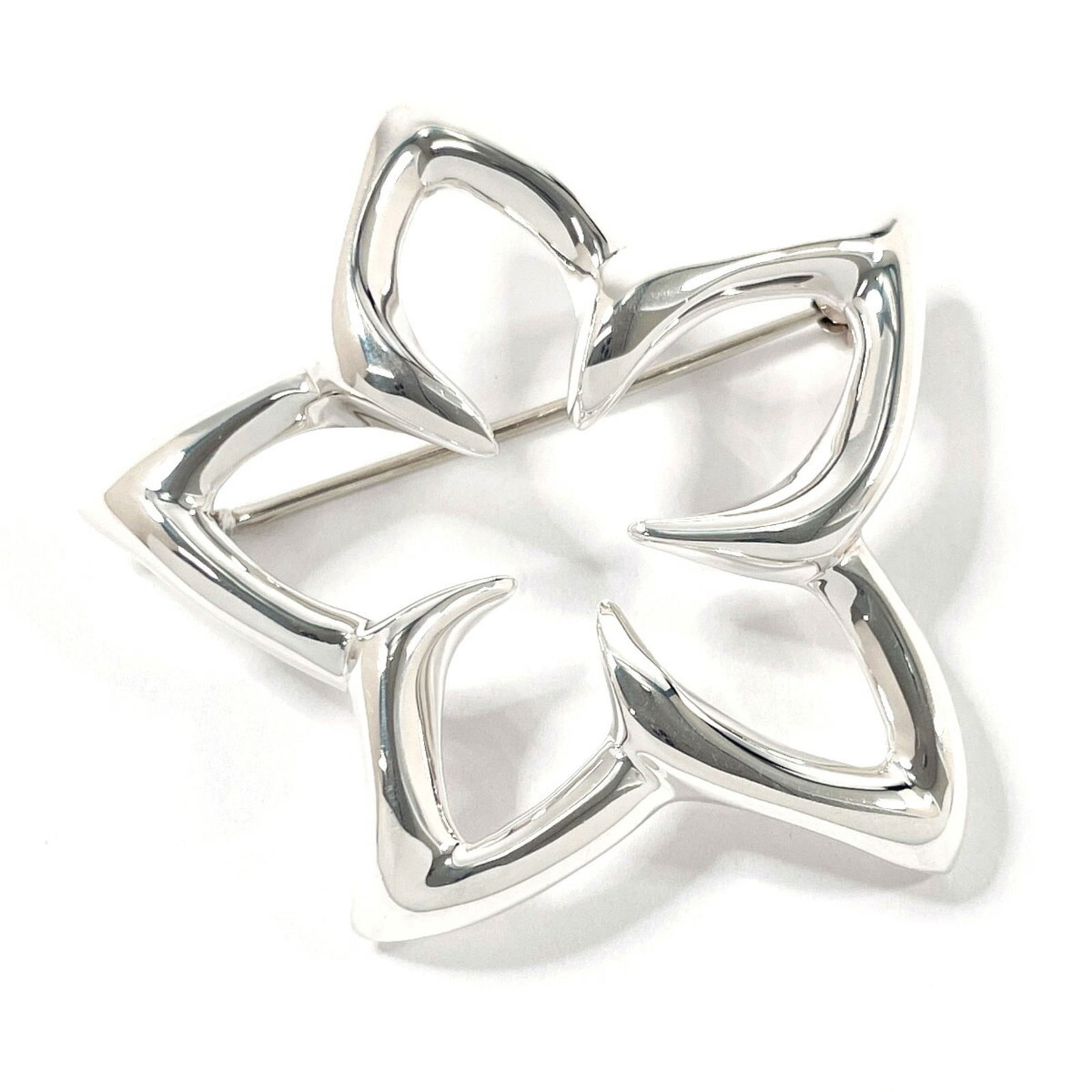 925 Tiffany Brooch Silver: 925 Tiffany Brooch Silver This listing features 925 Tiffany Brooch Silver. Item specifics are provided below. Item Specifics: Brand: Tiffany Type: Brooch Gender: Women Material: Silver 925 Color: Silv