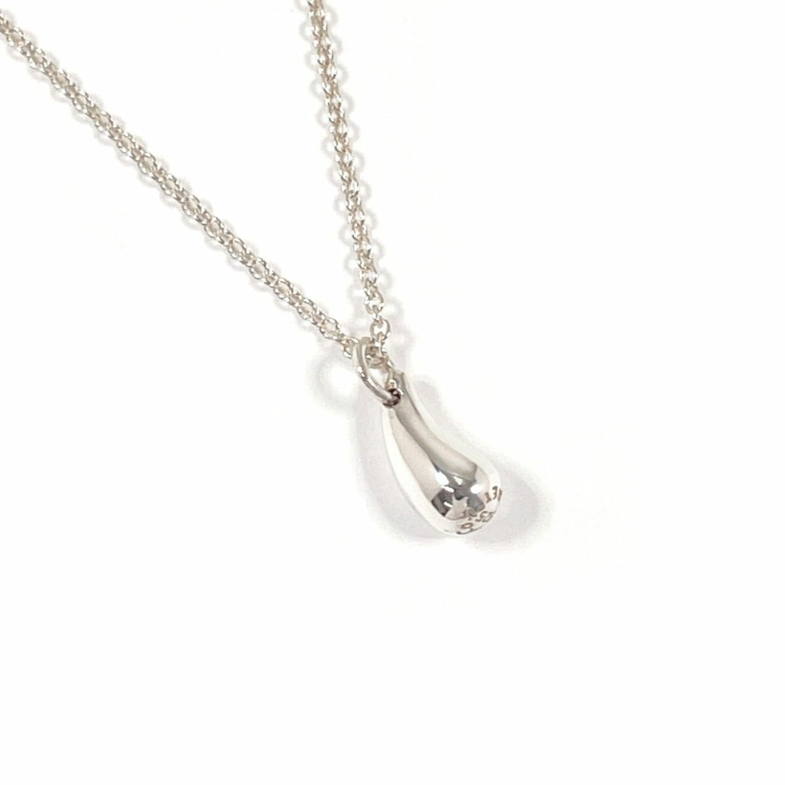 Women TIFFANY & Co. Tiffany Teardrop Elsa Peretti Necklace in 925 Sterling Silver for: Women TIFFANY & Co. Tiffany Teardrop Elsa Peretti Necklace in 925 Sterling Silver for This listing features Women TIFFANY & Co. Tiffany Teardrop Elsa Peretti Necklace in 925 Sterling Silver for. Item