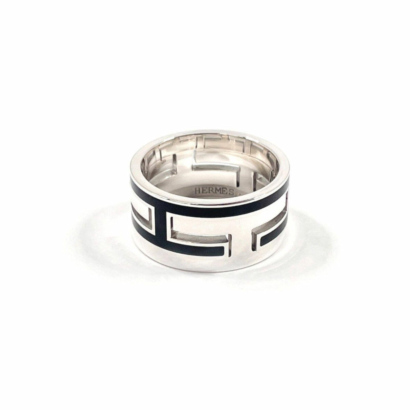 925 Hermes Band Ring Silver: 925 Hermes Band Ring Silver This listing features 925 Hermes Band Ring Silver. Item specifics are provided below. Item Specifics: Brand: Hermes Type: Band Ring Gender: Women Color: Black, Silver Mater